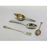 A SILVER PICKLE FORK, SHELL PATTERN, SHEFFIELD 1902, ALONG WITH A DESSERT SPOON, EDINBURGH ASSAY,