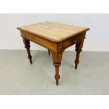 A SMALL ANTIQUE PINE KITCHEN TABLE WITH DRAWER W 94CM, D 68CM,