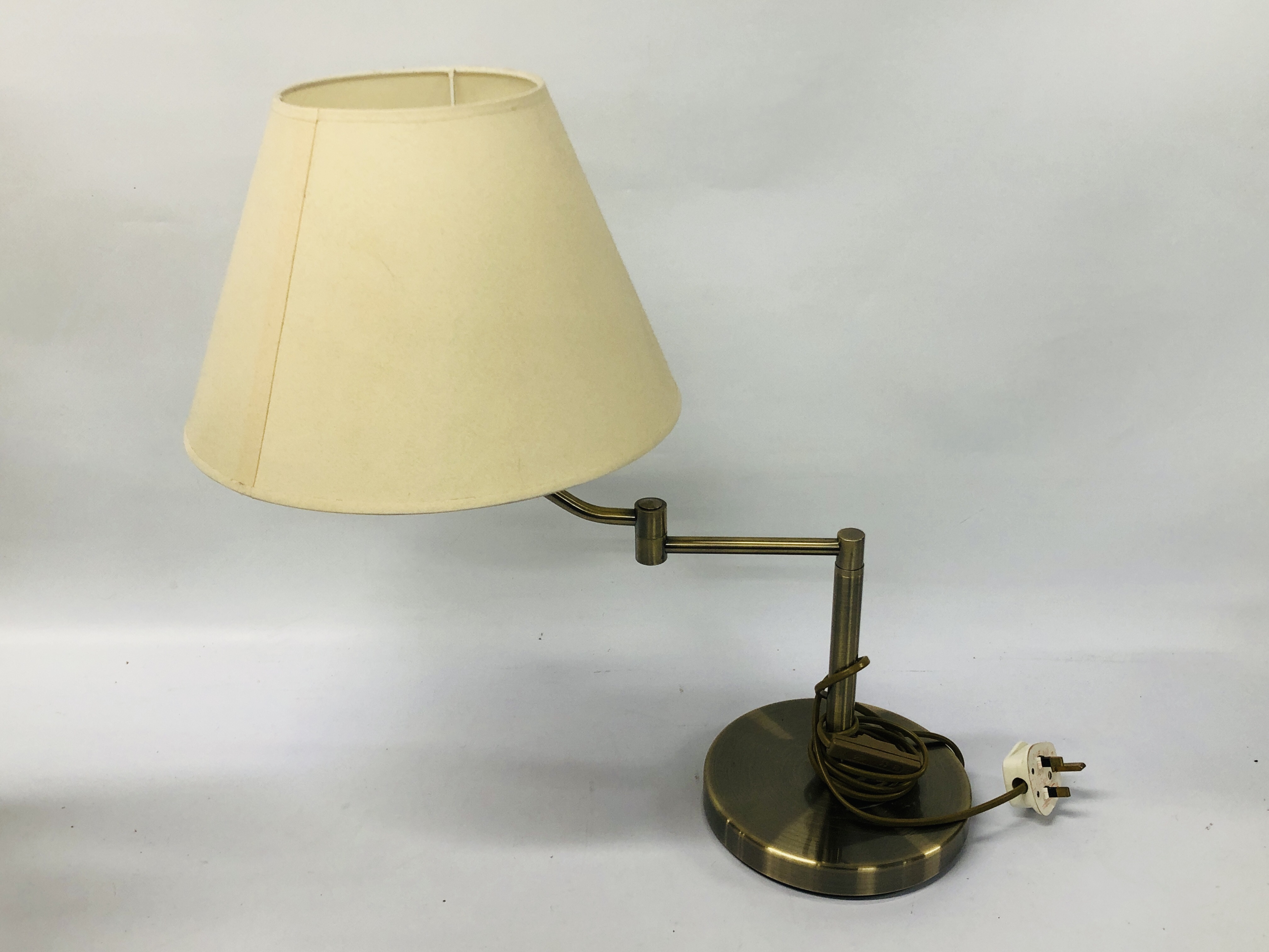 MODERN CERAMIC TABLE LAMP PEACOCK DESIGN, - Image 2 of 4