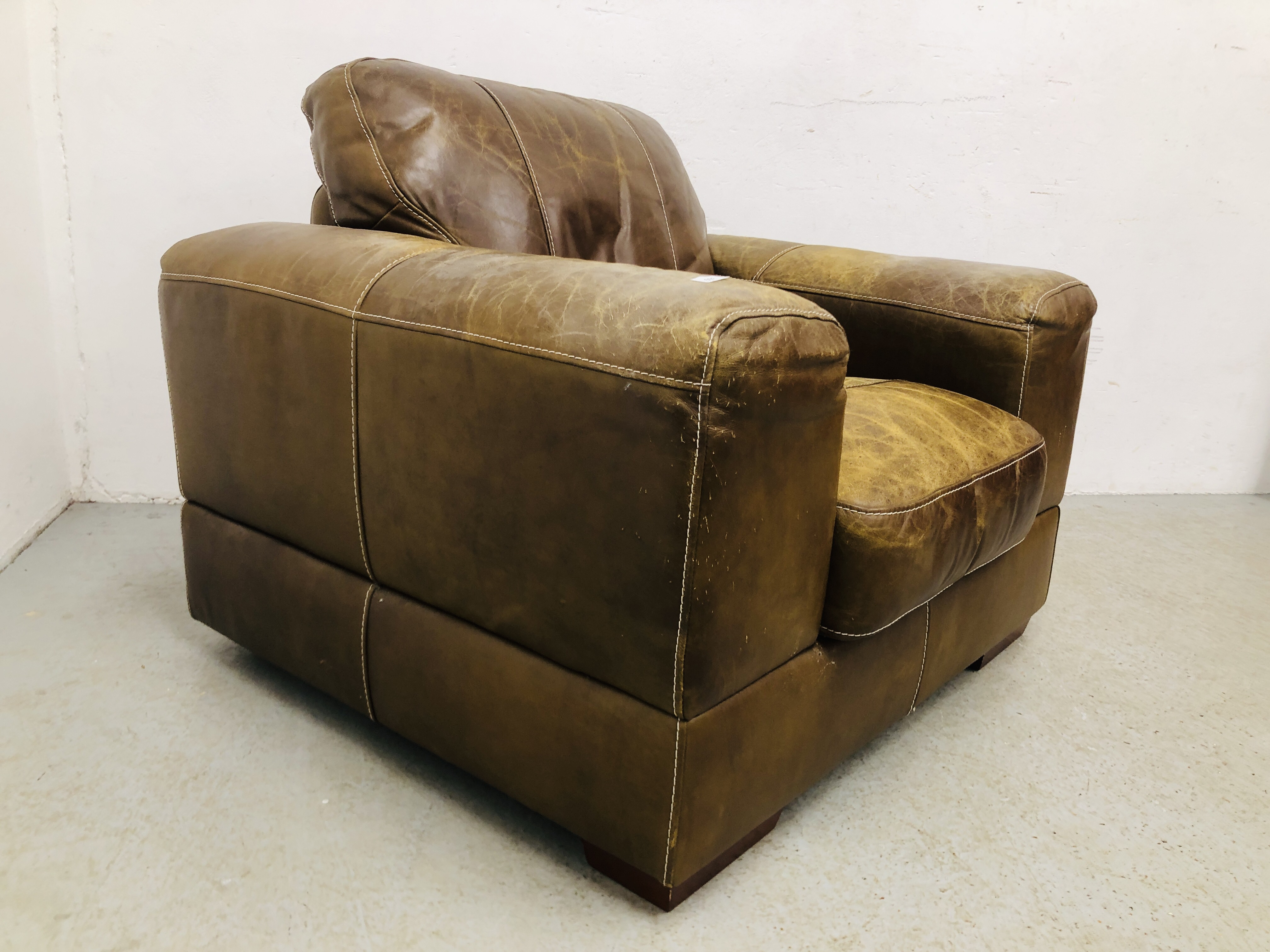 MODERN BROWN LEATHER ARMCHAIR - Image 5 of 5