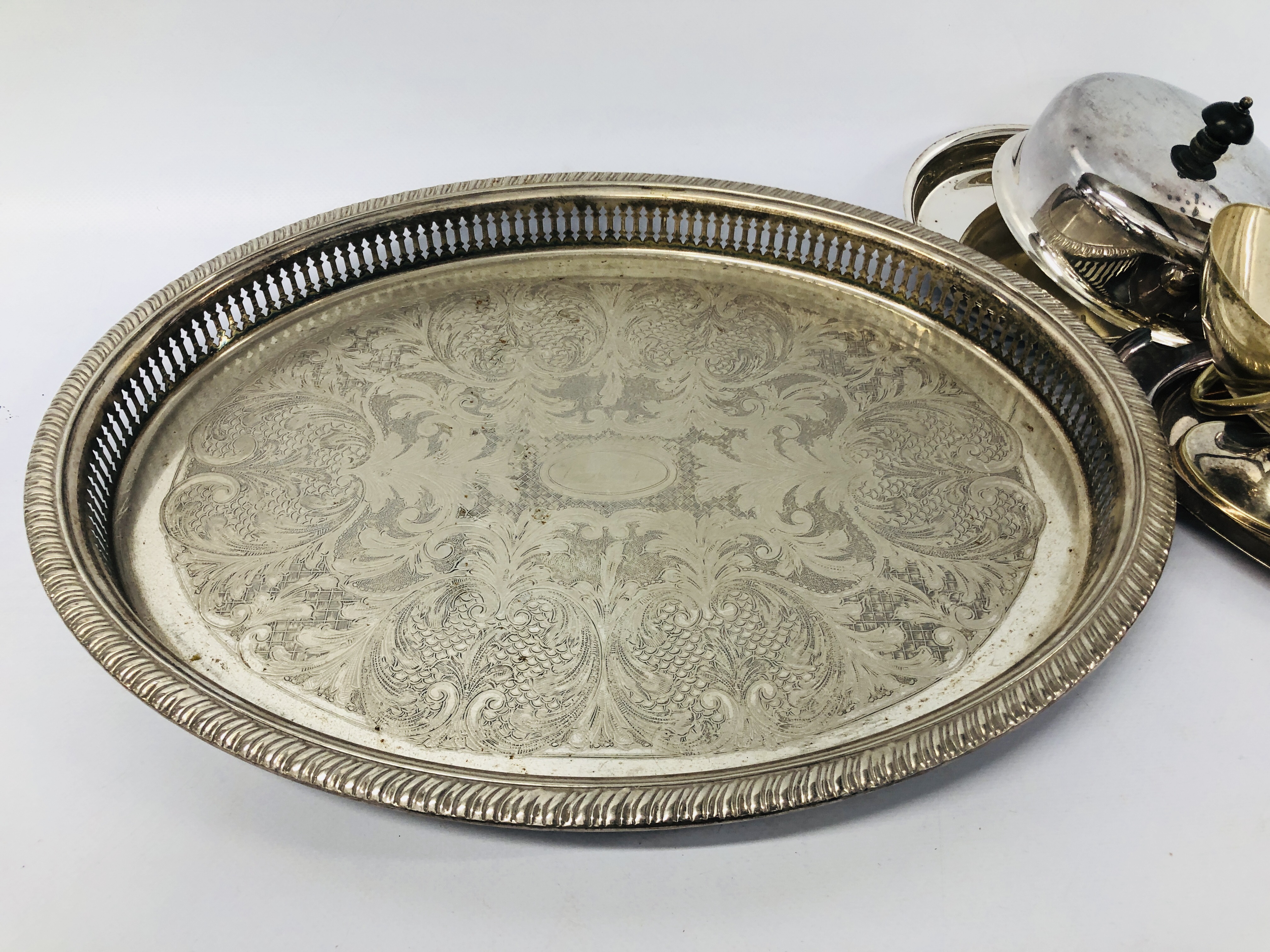 2 BOXES CONTAINING GOOD QUALITY SILVER PLATED WARES TO INCLUDE DOMED COVERS, TRAYS, - Image 14 of 18
