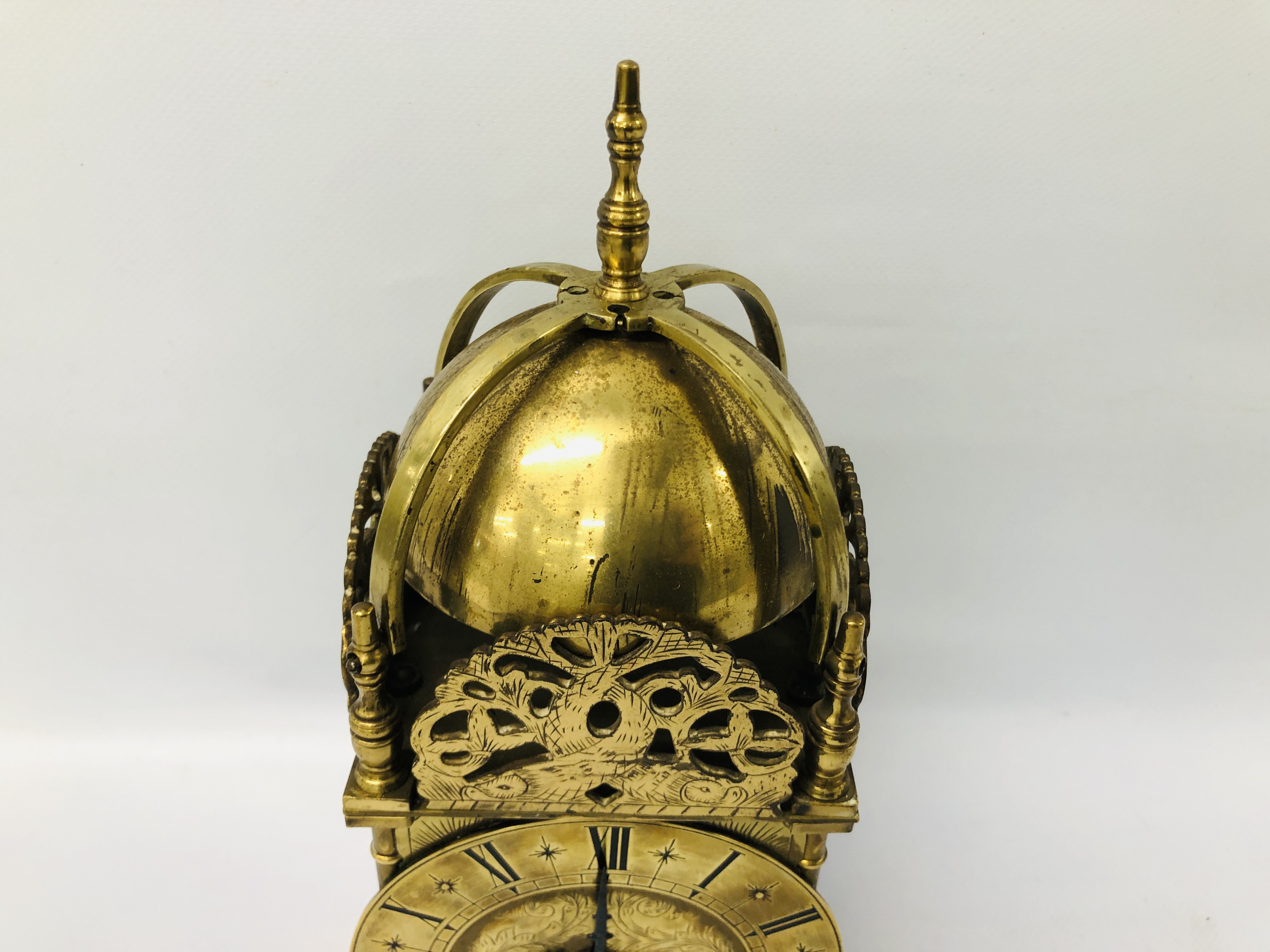 ANTIQUE FRENCH BRASS 8 DAY LANTERN CLOCK - H 27CM. - Image 3 of 7