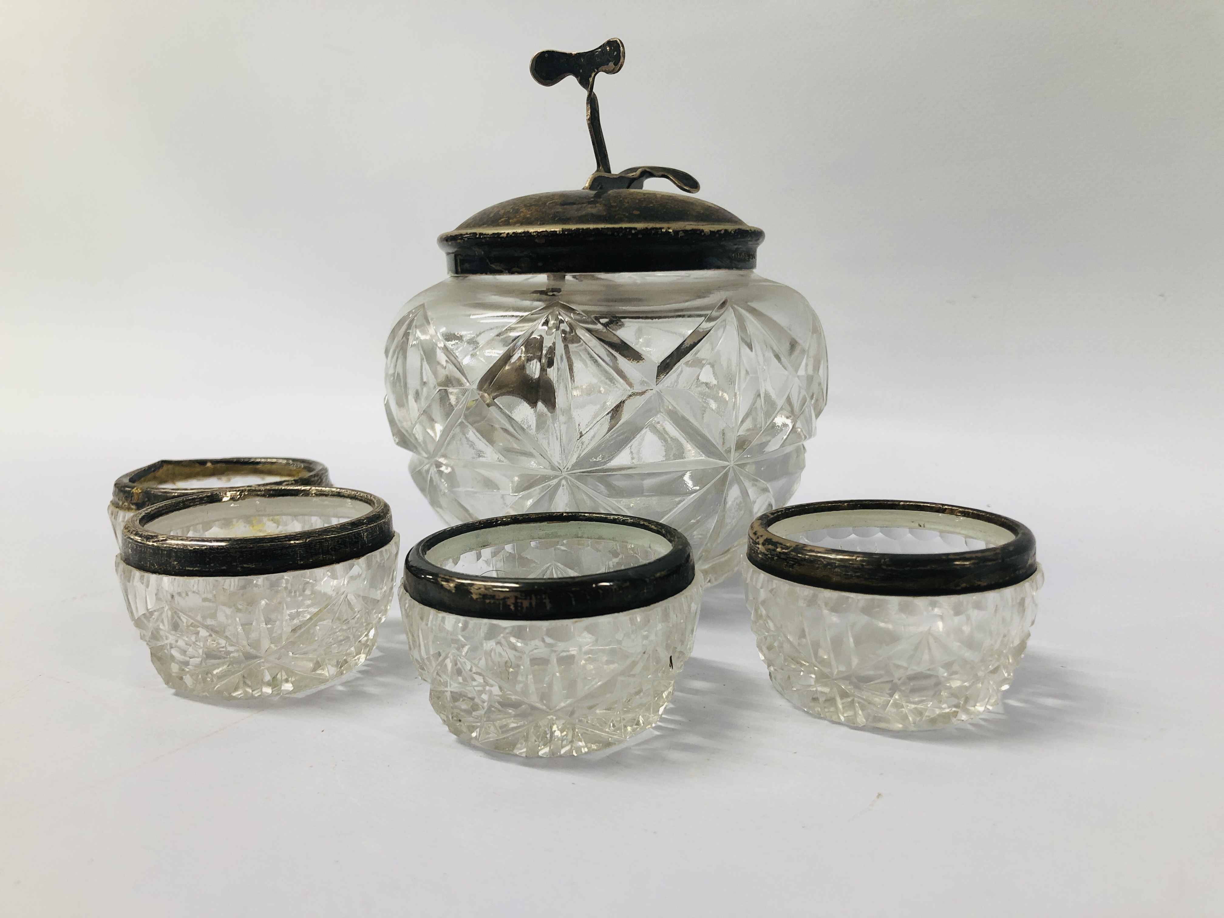 SET OF 4 SILVER CUT GLASS SALTS (1 A/F) ALONG WITH A VINTAGE GLASS SUGAR BOWL WITH BUILT IN PLATED - Image 3 of 8