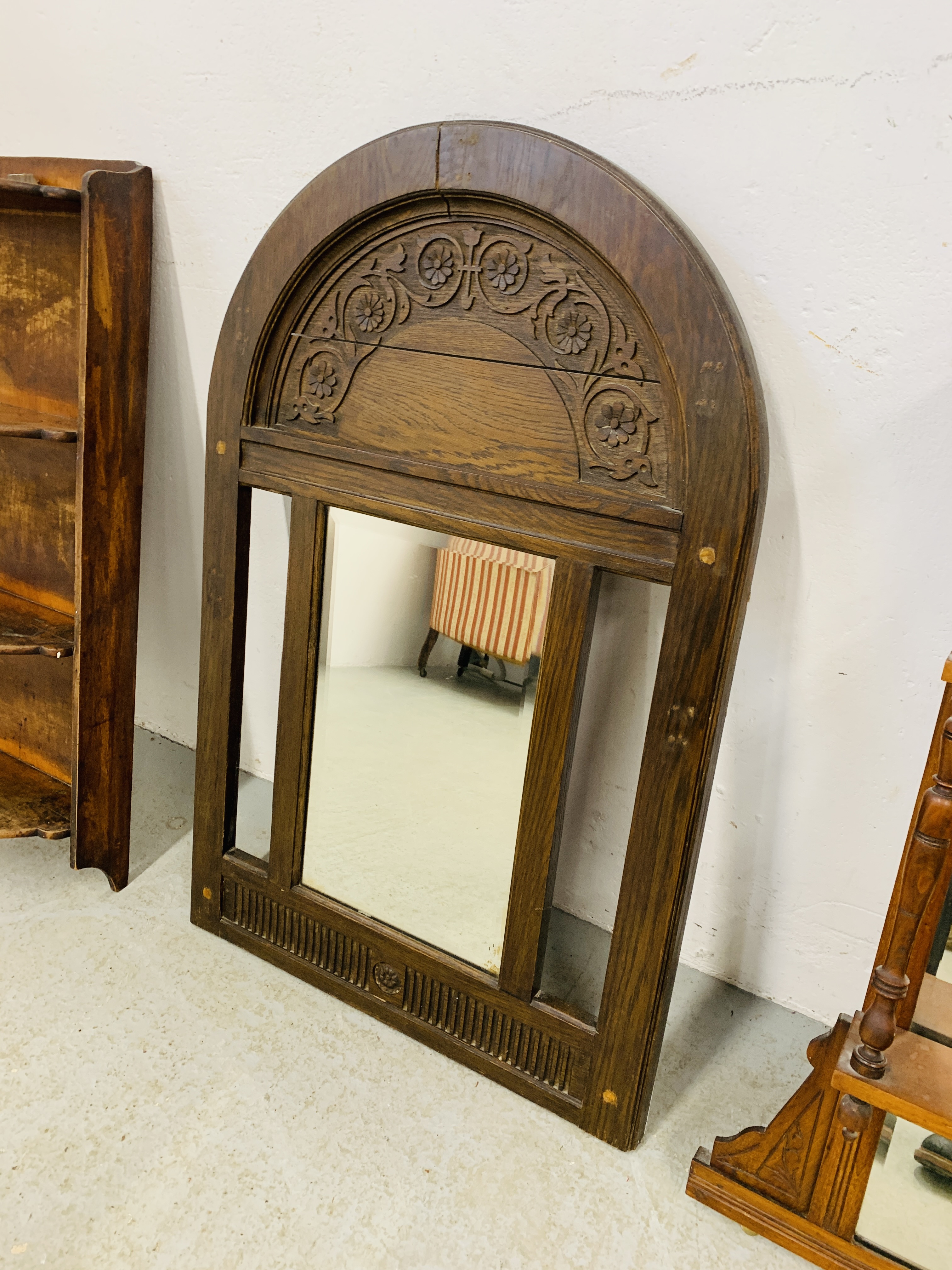 AN EDWARDIAN MAHOGANY OVER MANTLE MIRROR W 99CM, - Image 3 of 6