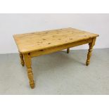 RUSTIC WAXED PINE KITCHEN TABLE ON TURNED LEGS L 152CM, W 92CM,