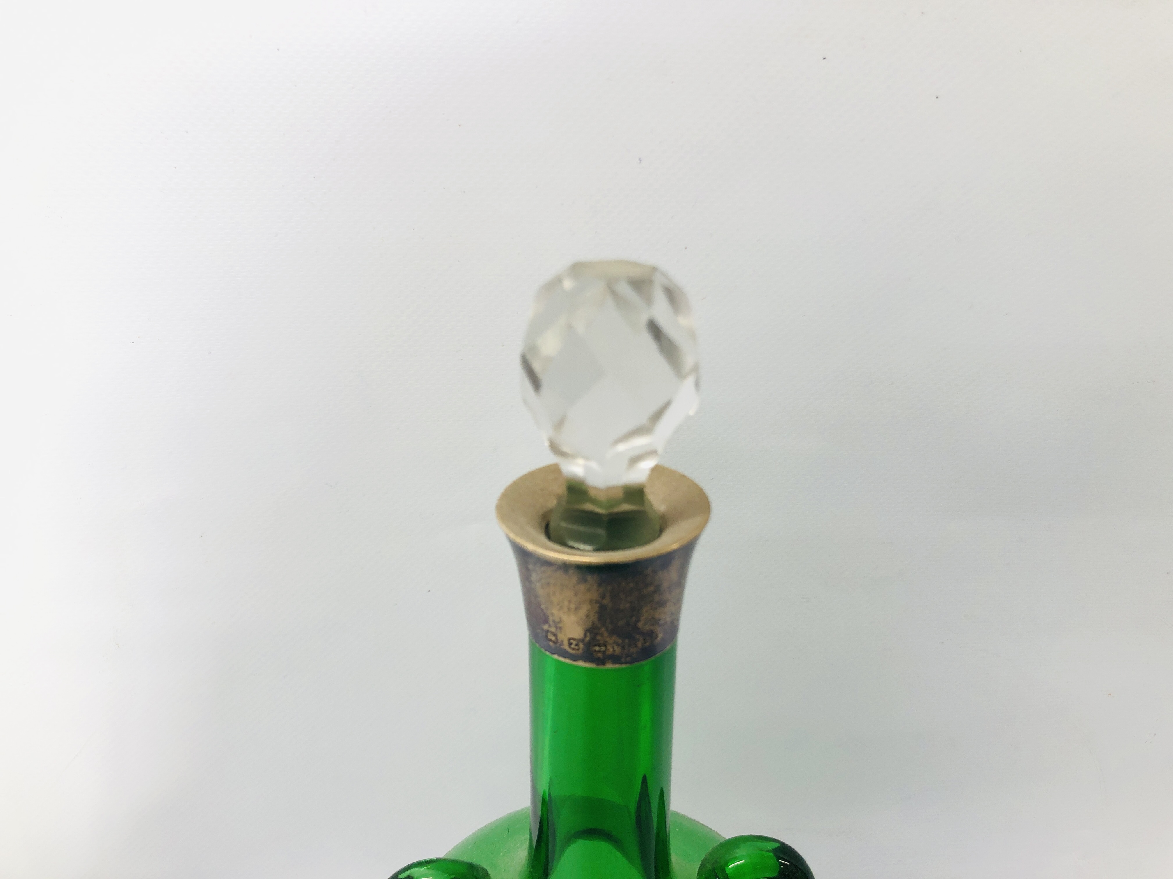 A GREEN GLASS DECANTER WITH TWO HANDLES, SILVER MOUNT, - Image 3 of 7