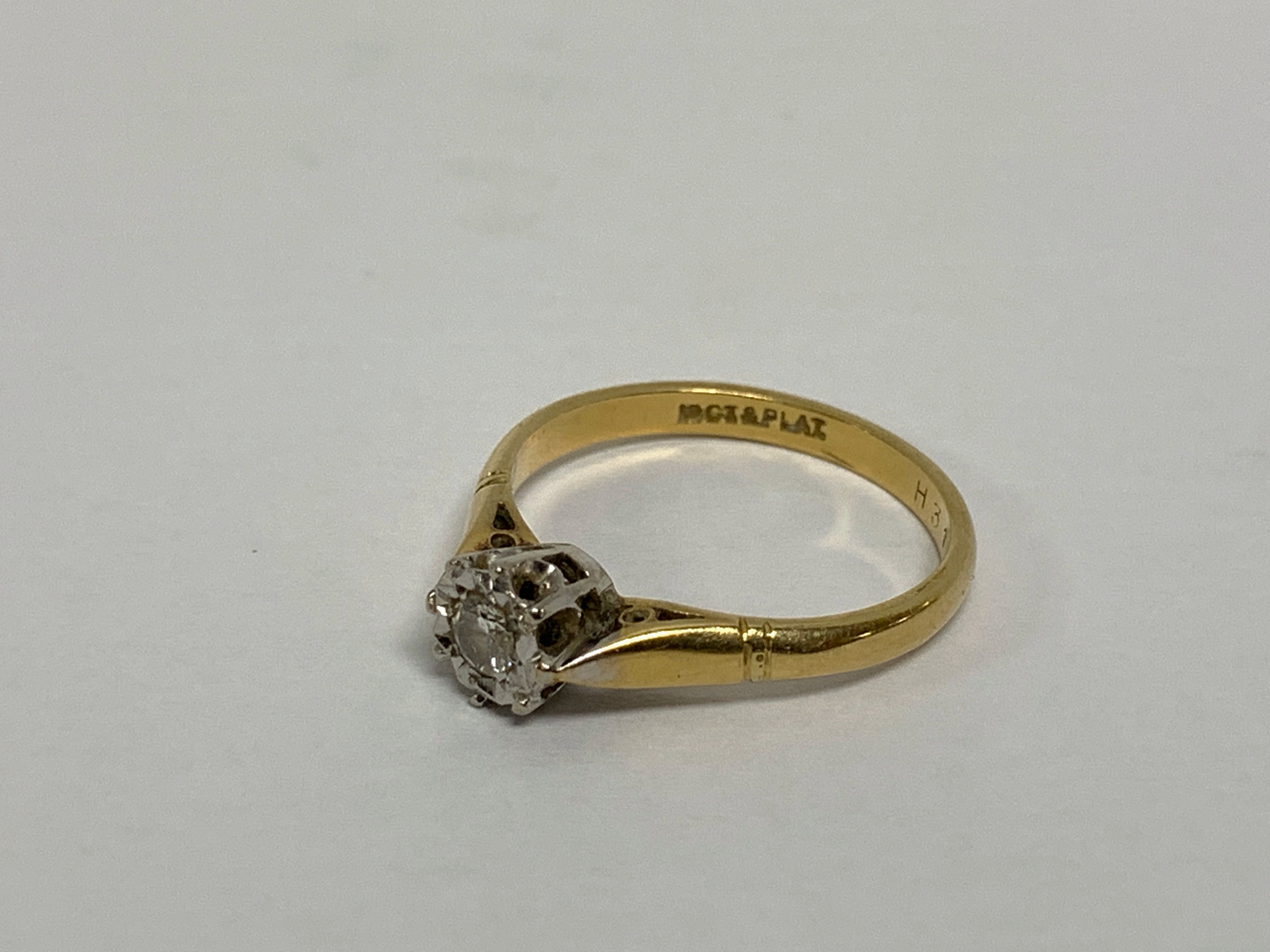 AN 18CT GOLD SOLITAIRE DIAMOND RING (2. - Image 7 of 11