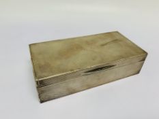 A SILVER CIGARETTE BOX, ENGINE-TURNED DECORATION, LONDON ASSAY,