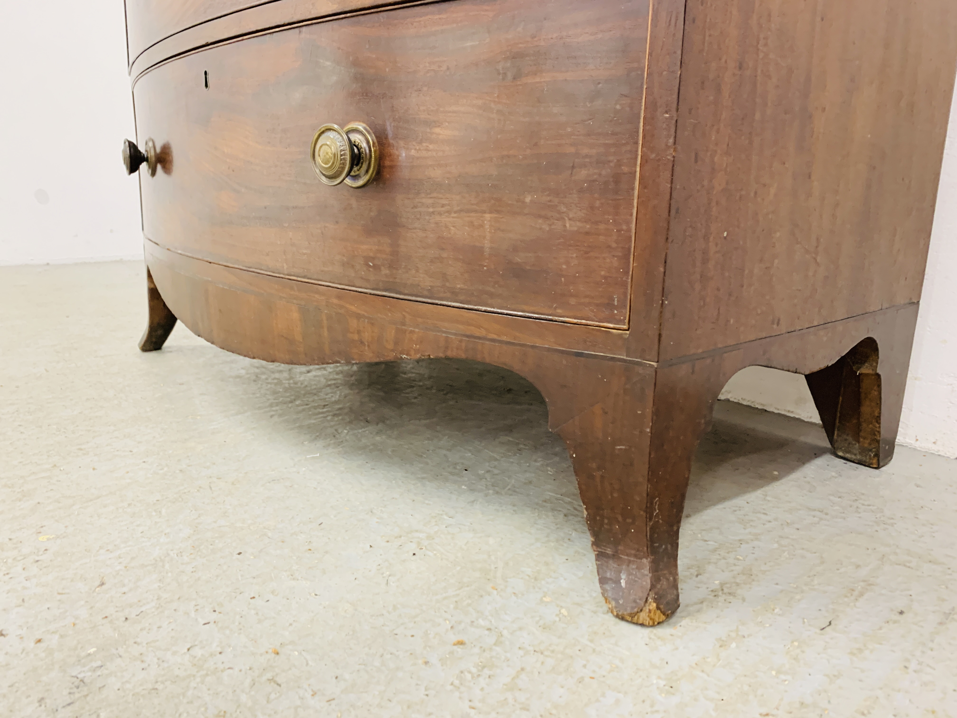 A GEORGE III MAHOGANY BOW FRONT CHEST OF FOUR LONG DRAWERS WITH LATER HANDLES - Image 8 of 10