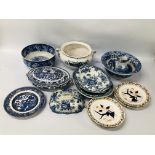 COLLECTION OF BLUE AND WHITE CHINA TO INCLUDE COPELAND SPODES ITALIAN BOWL, JUG,