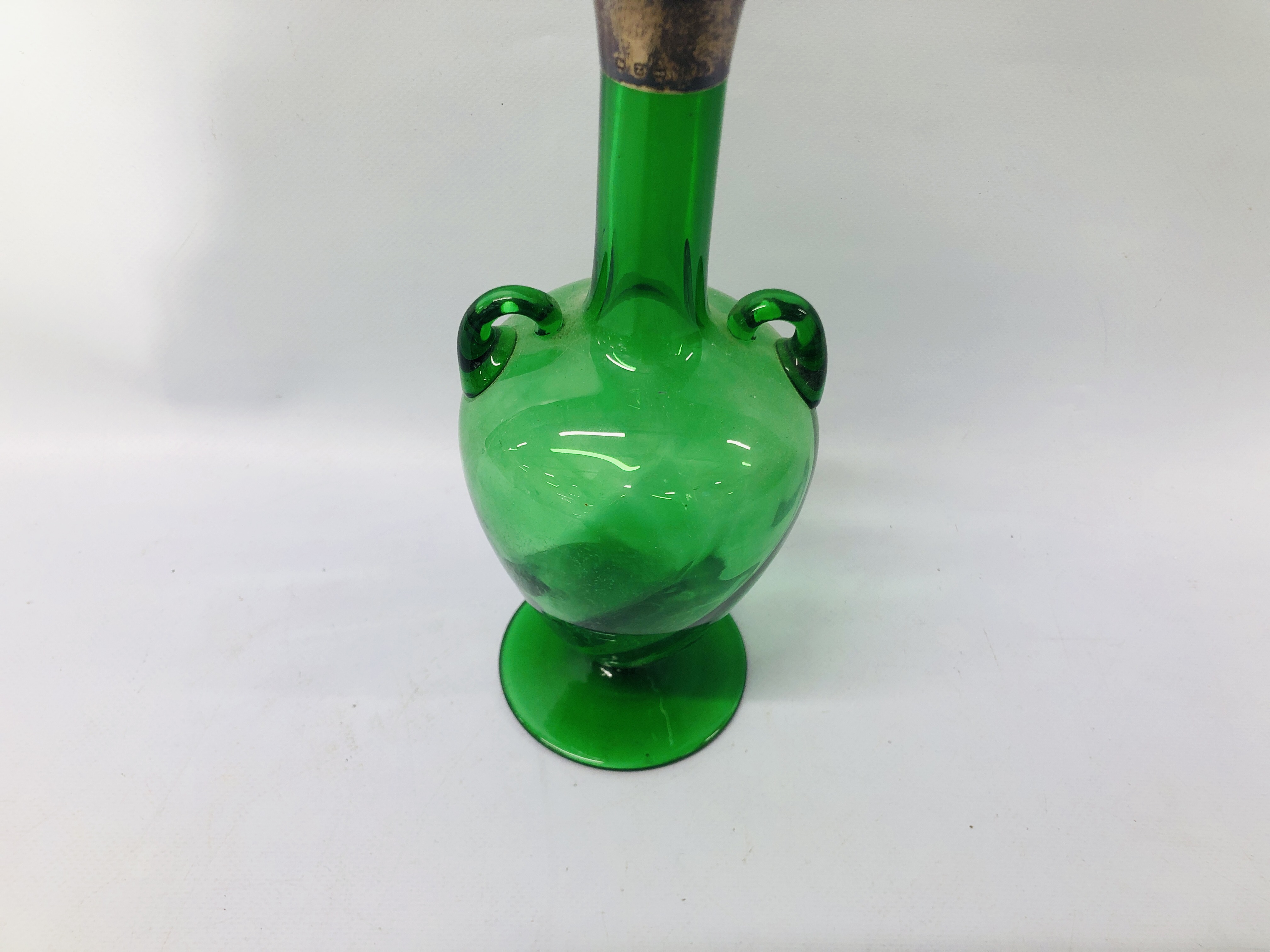 A GREEN GLASS DECANTER WITH TWO HANDLES, SILVER MOUNT, - Image 4 of 7