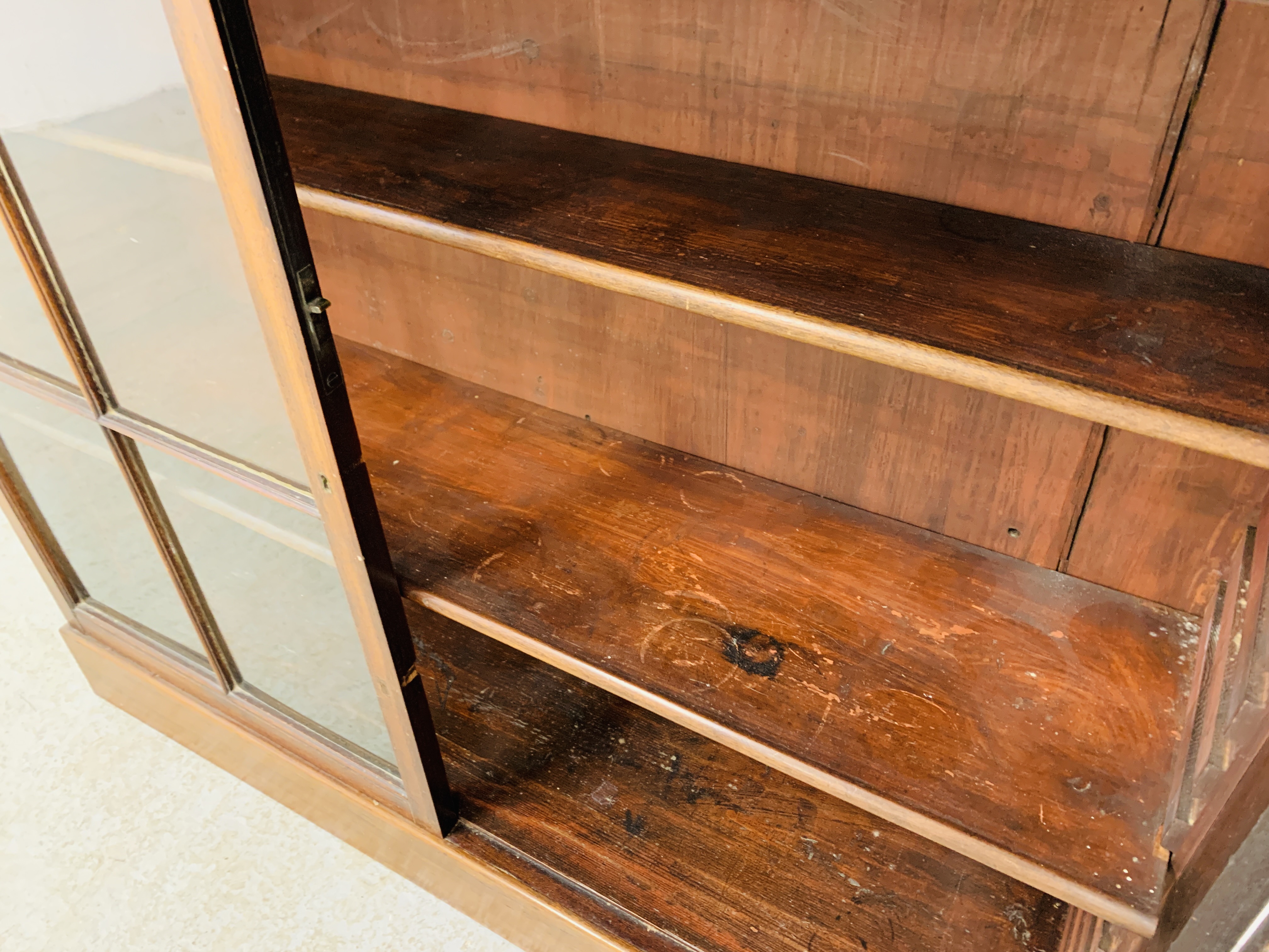 A MAHOGANY TWO DOOR GLAZED DISPLAY CABINET, BEING A TOP HALF OF A BOOKCASE, NOW CONVERTED - W 100CM. - Image 8 of 8