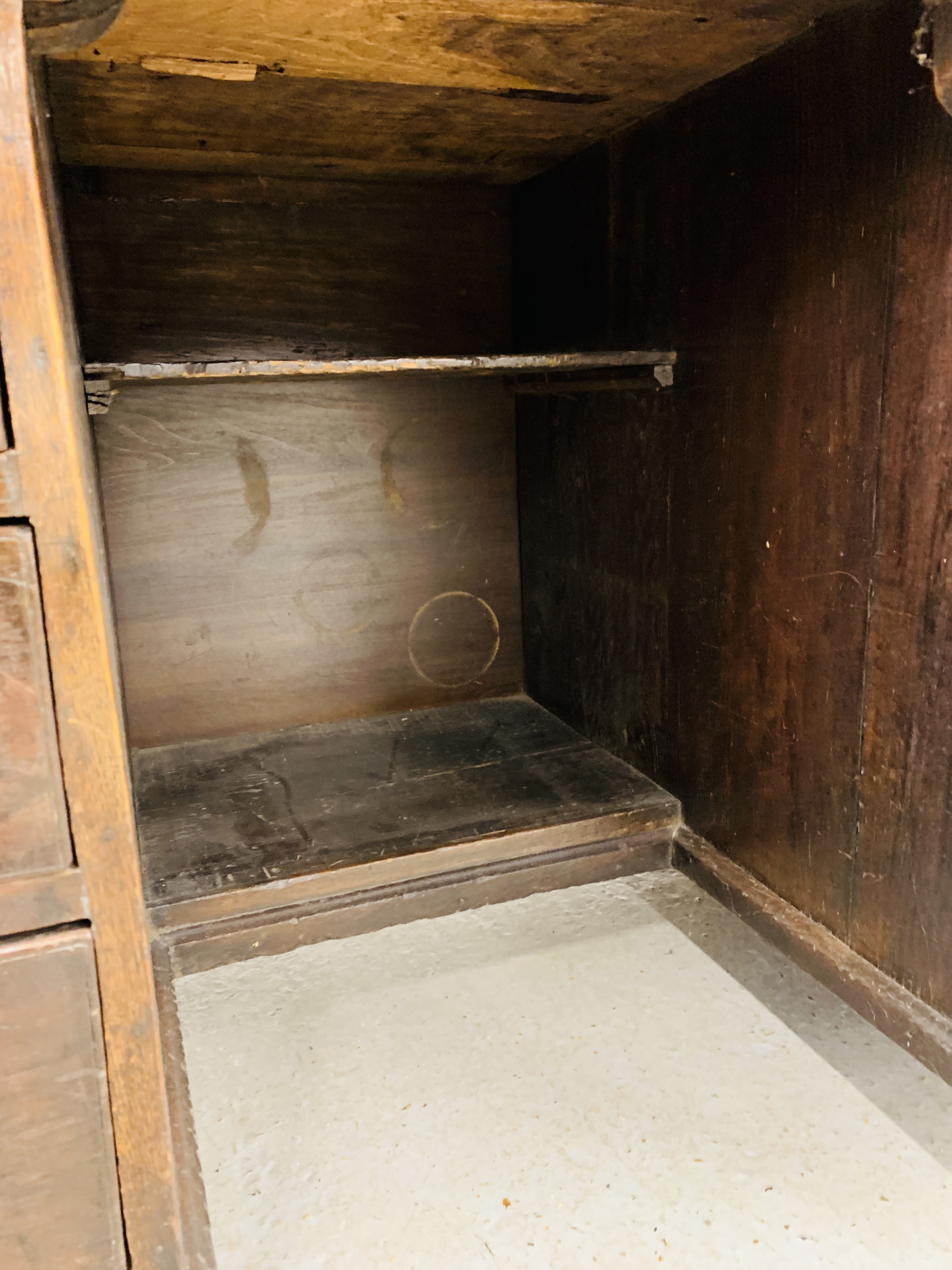 AN C18TH OAK SLOPED TOP KNEEHOLE DESK WITH FITTED INTERIOR AND EIGHT DRAWERS - D 120CM. W 68CM. - Image 14 of 15