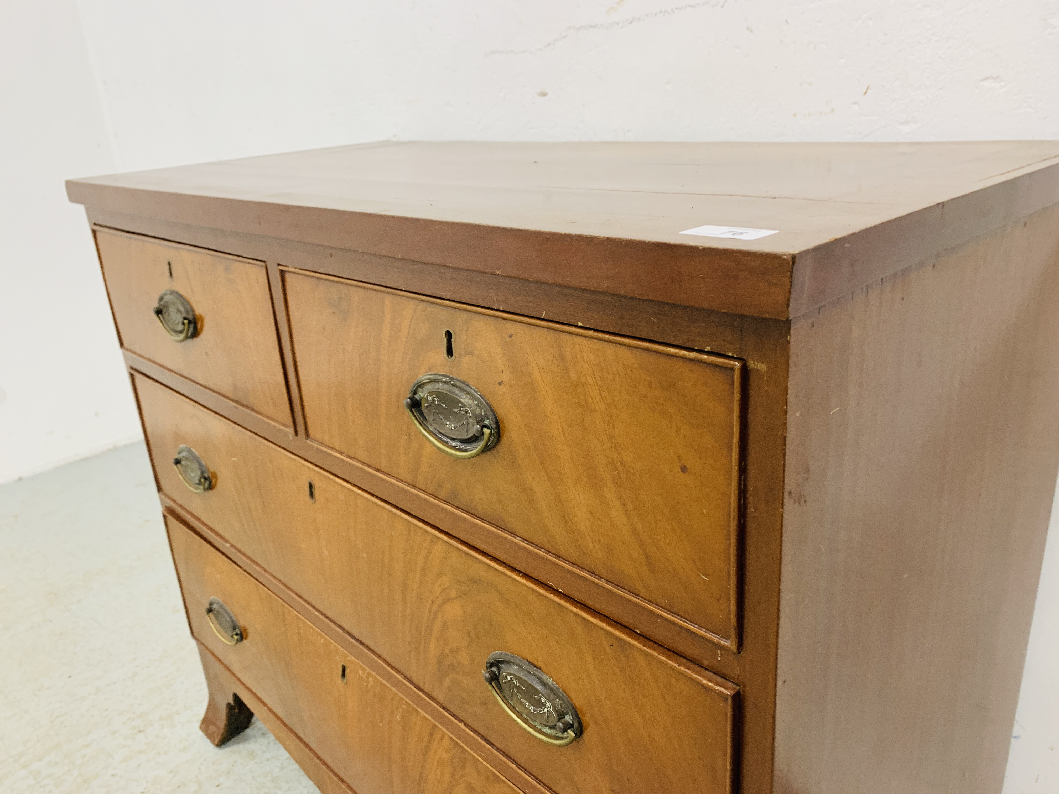 AN EARLY C19TH EDWARDIAN TWO OVER TWO DRAWER CHEST WITH BRASS HANDLES - W 91CM. D 44CM. H 80CM. - Image 5 of 8