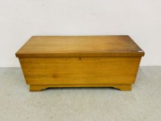 "LANE" CEDAR HOPE CHEST, STYLE NO. 2409'3 SERIAL NO. 055280 WITH ORIGINAL LABEL - W 120CM. D 47CM.