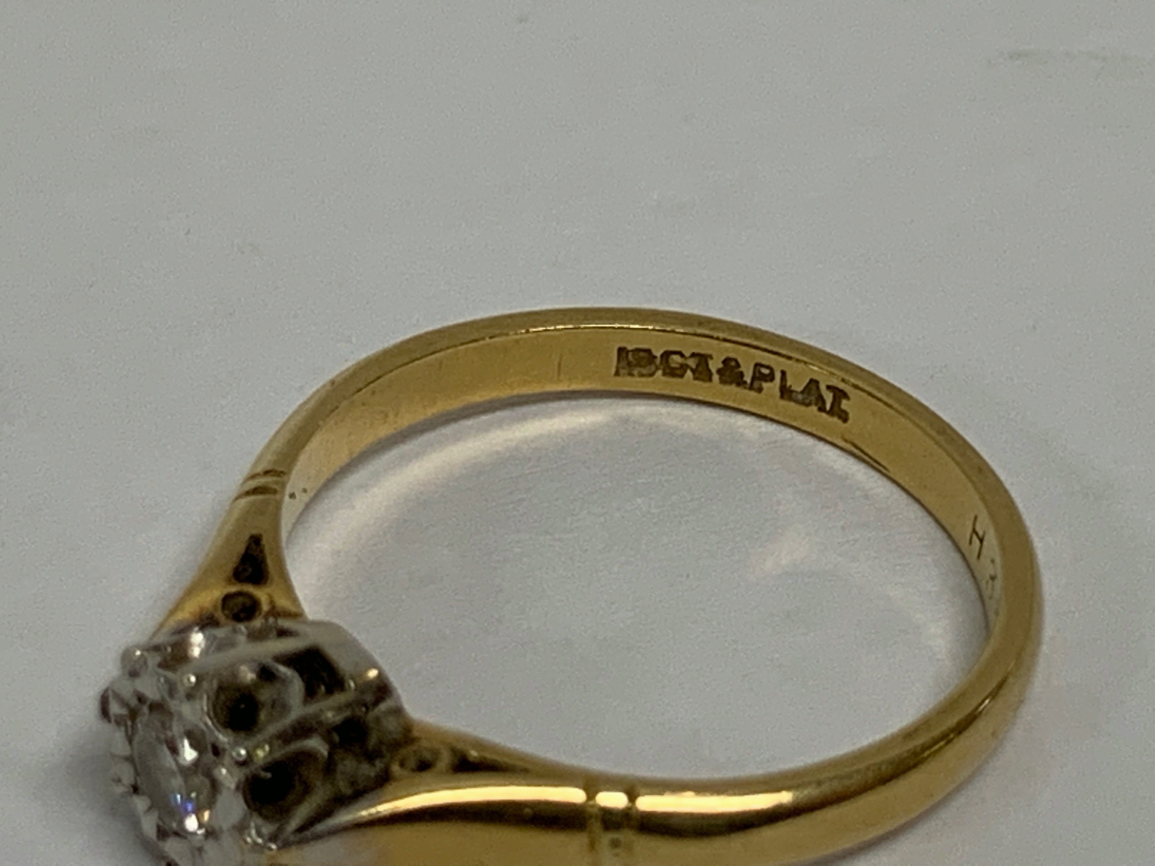 AN 18CT GOLD SOLITAIRE DIAMOND RING (2. - Image 5 of 11