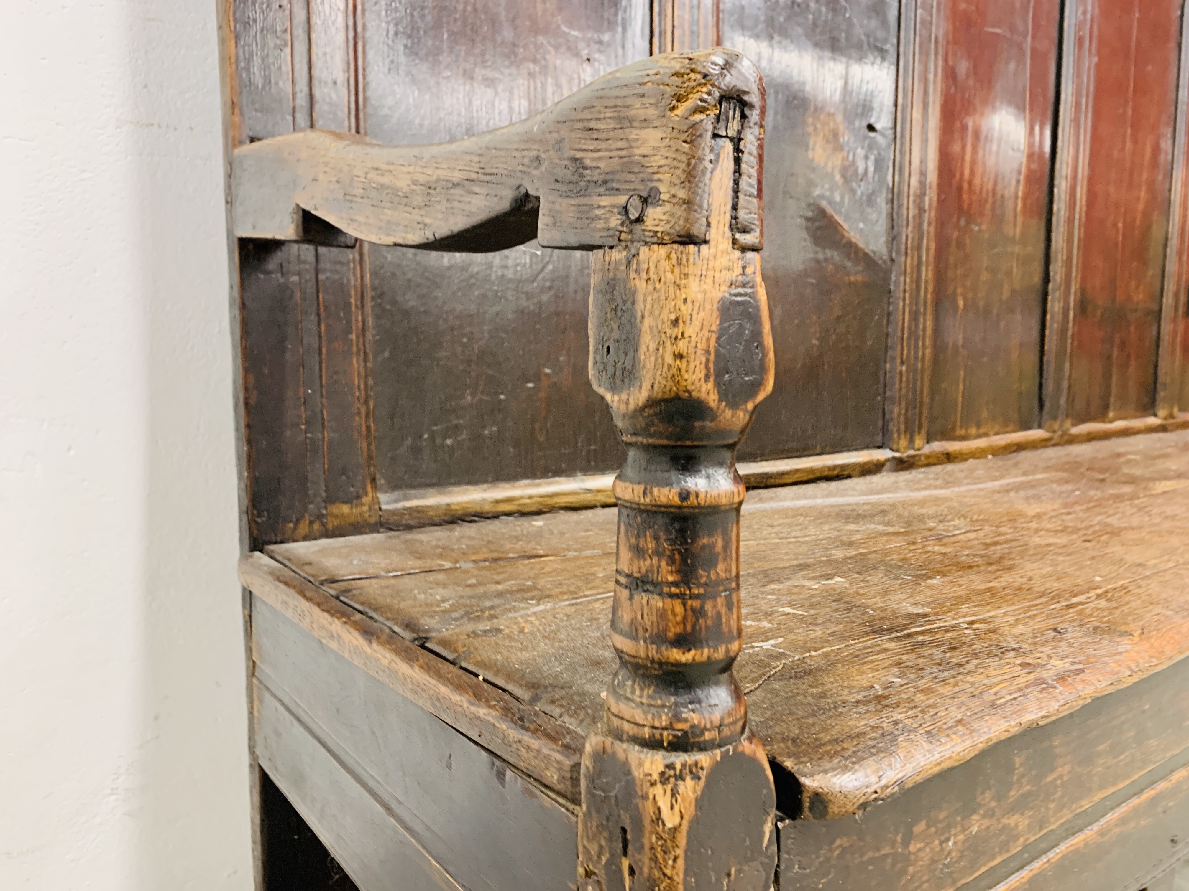 AN EARLY C18TH OAK SETTLE WITH FIVE PANELLED BACK ON BOBBIN TURNED SUPPORTS - W 197CM. D 50CM. - Image 11 of 22