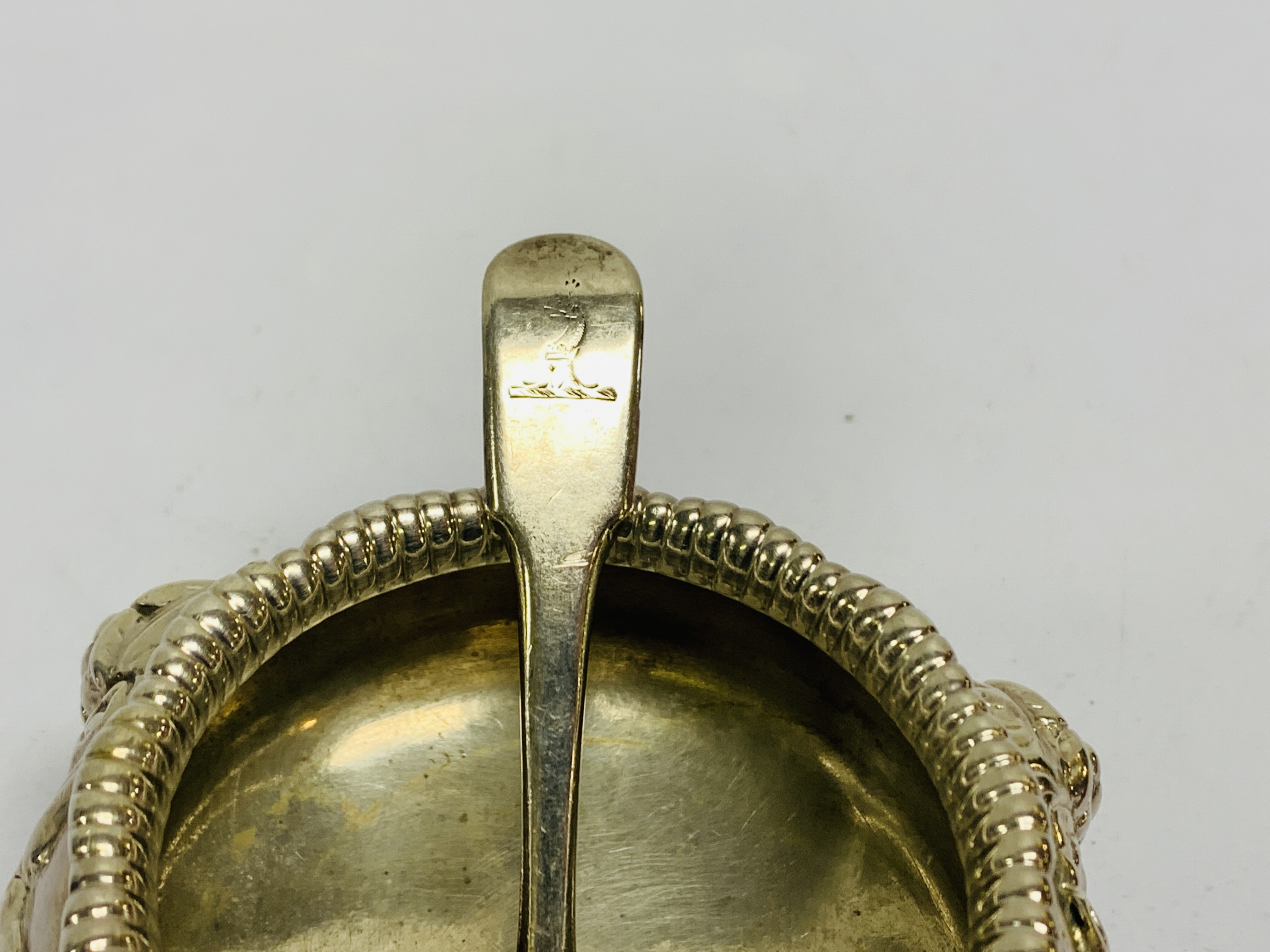 A GEORGE III IRISH TRIPOD SILVER SALT, HAVING LIONS' HEADS ABOVE LIONS' FEET SUPPORTS, - Image 5 of 10