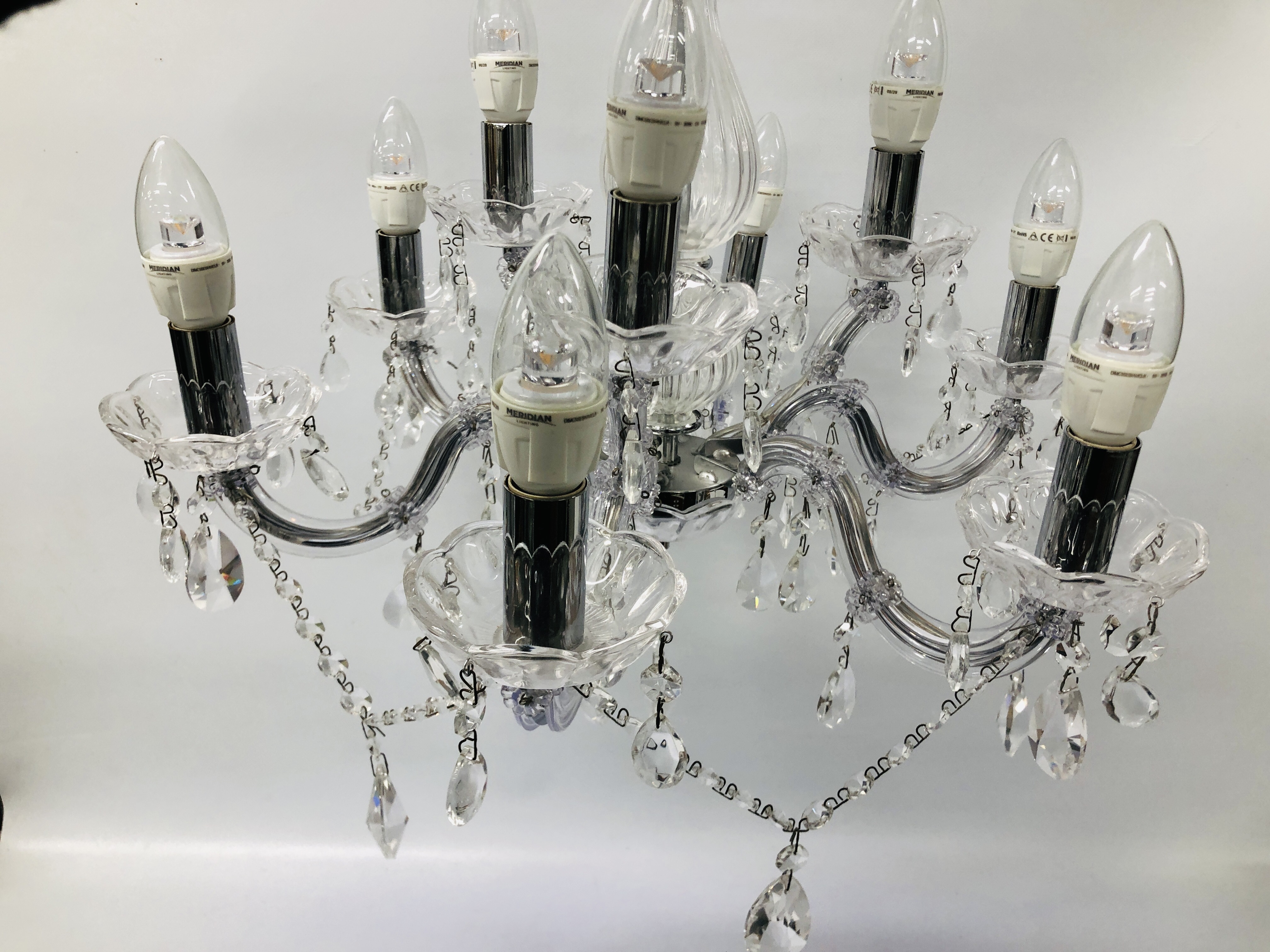 A MODERN 6 BRANCH GLASS CHANDELIER LIGHT FITTING - SOLD AS SEEN (TO BE FITTED BY QUALIFIED - Image 5 of 5