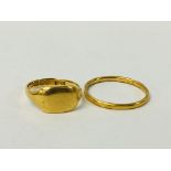 AN 18CT GOLD WEDDING BAND ALONG WITH AN 18CT GOLD LADIES SIGNET RING