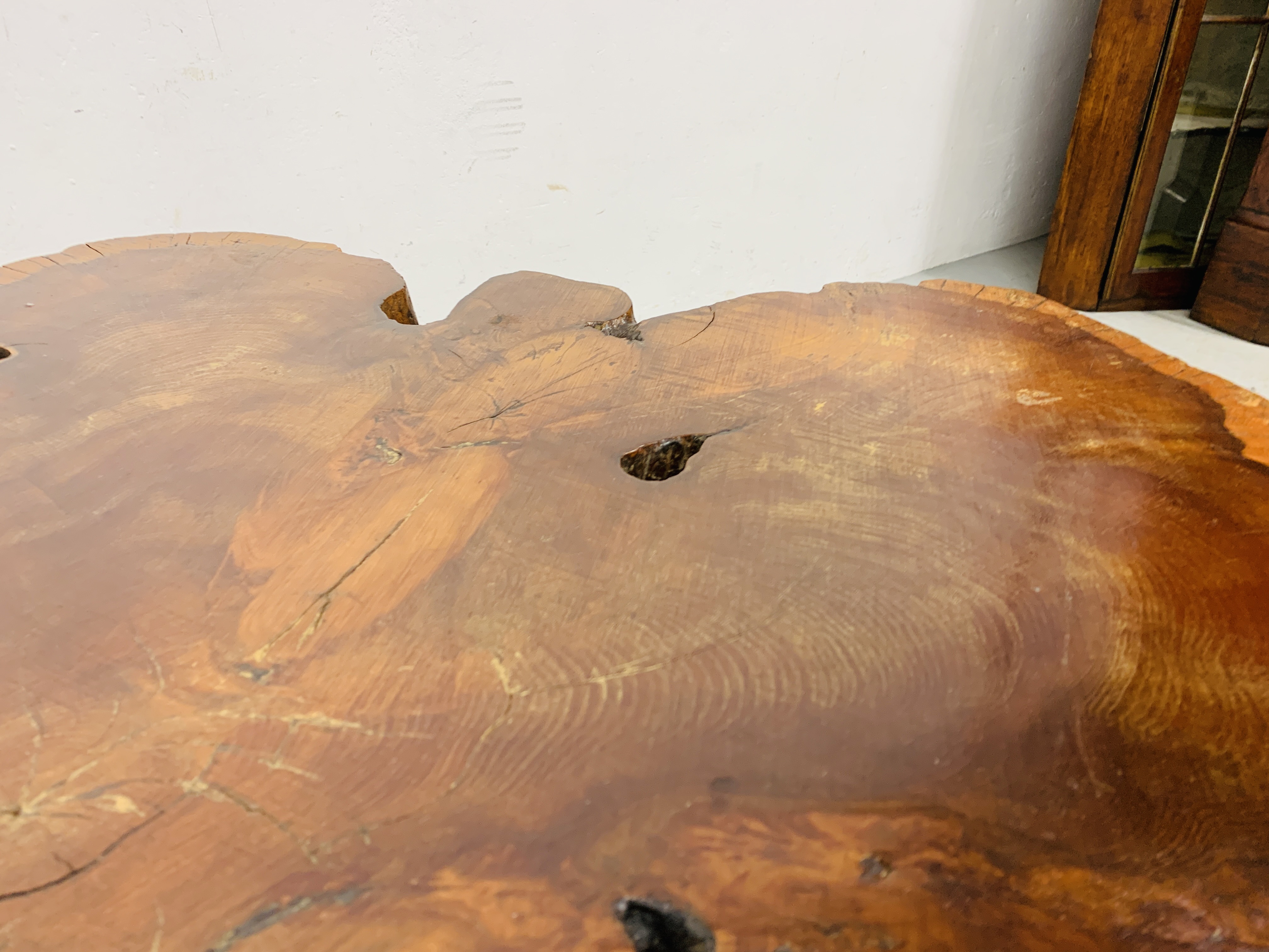 HAND CRAFTED COFFEE TABLE - THE TOP CRAFTED FROM HARDWOOD TIMBER SLAB - Image 5 of 5