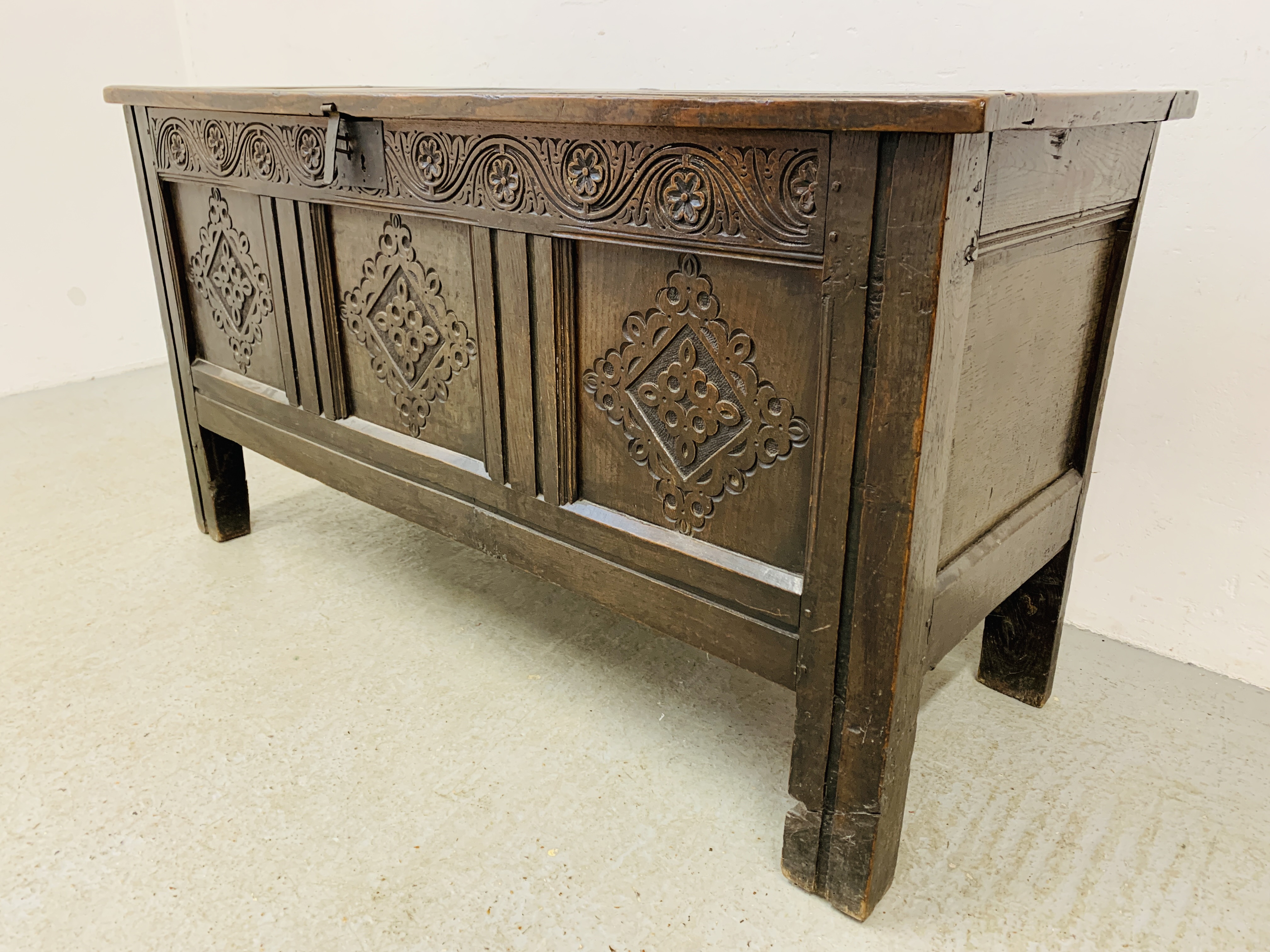 A LATE C17TH OAK COFFER, - Image 4 of 17