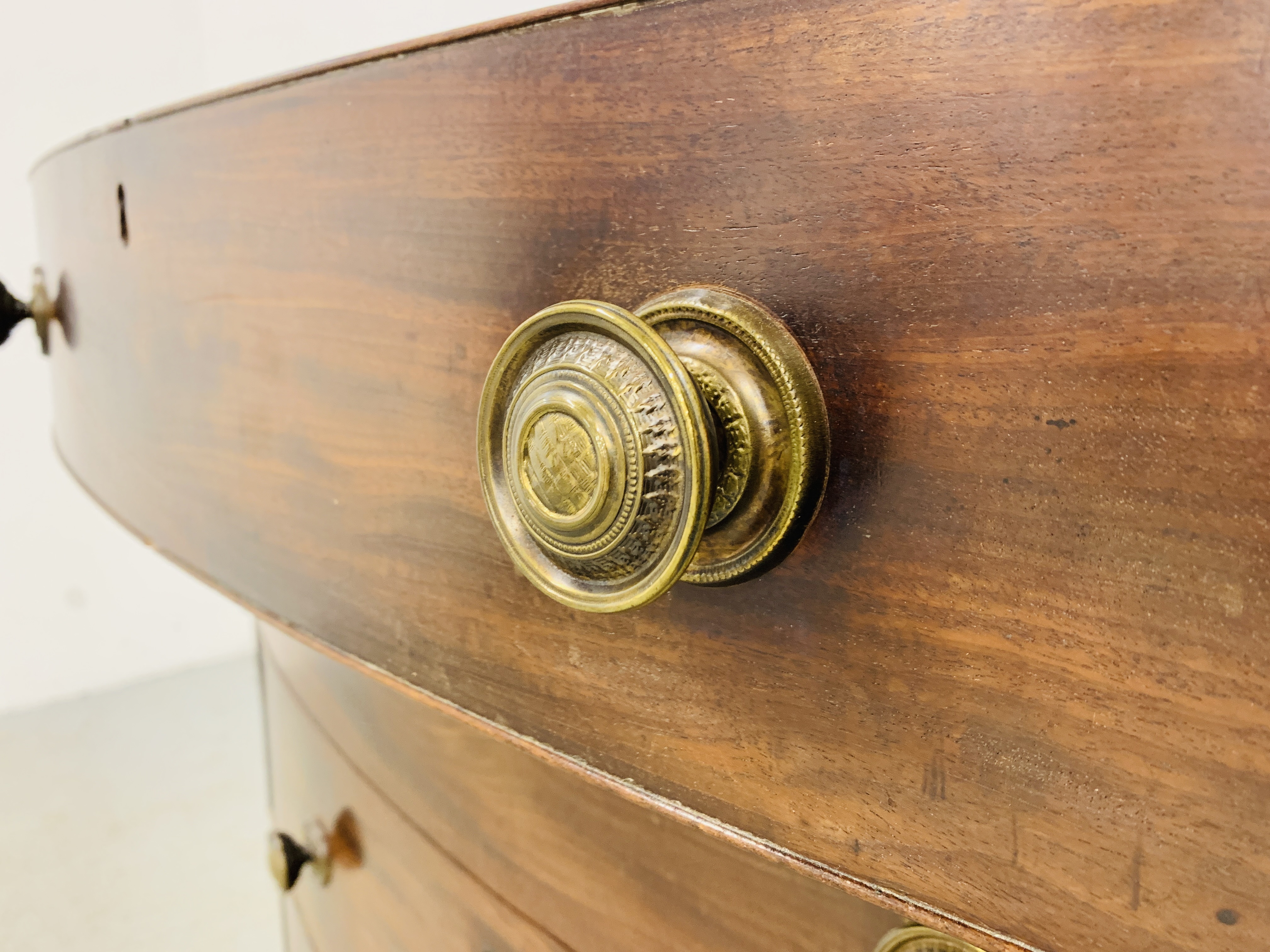 A GEORGE III MAHOGANY BOW FRONT CHEST OF FOUR LONG DRAWERS WITH LATER HANDLES - Image 10 of 10