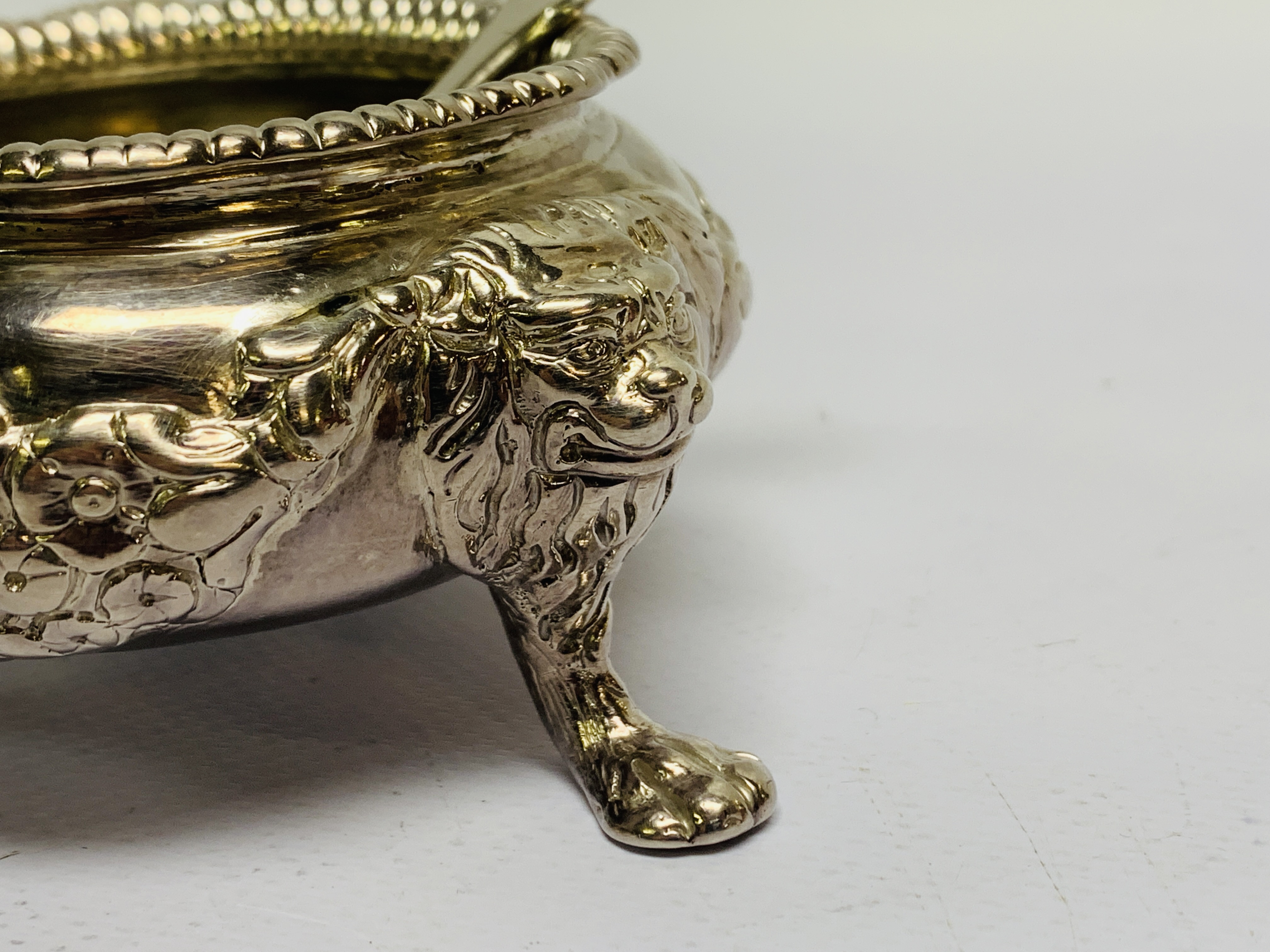 A GEORGE III IRISH TRIPOD SILVER SALT, HAVING LIONS' HEADS ABOVE LIONS' FEET SUPPORTS, - Image 3 of 10