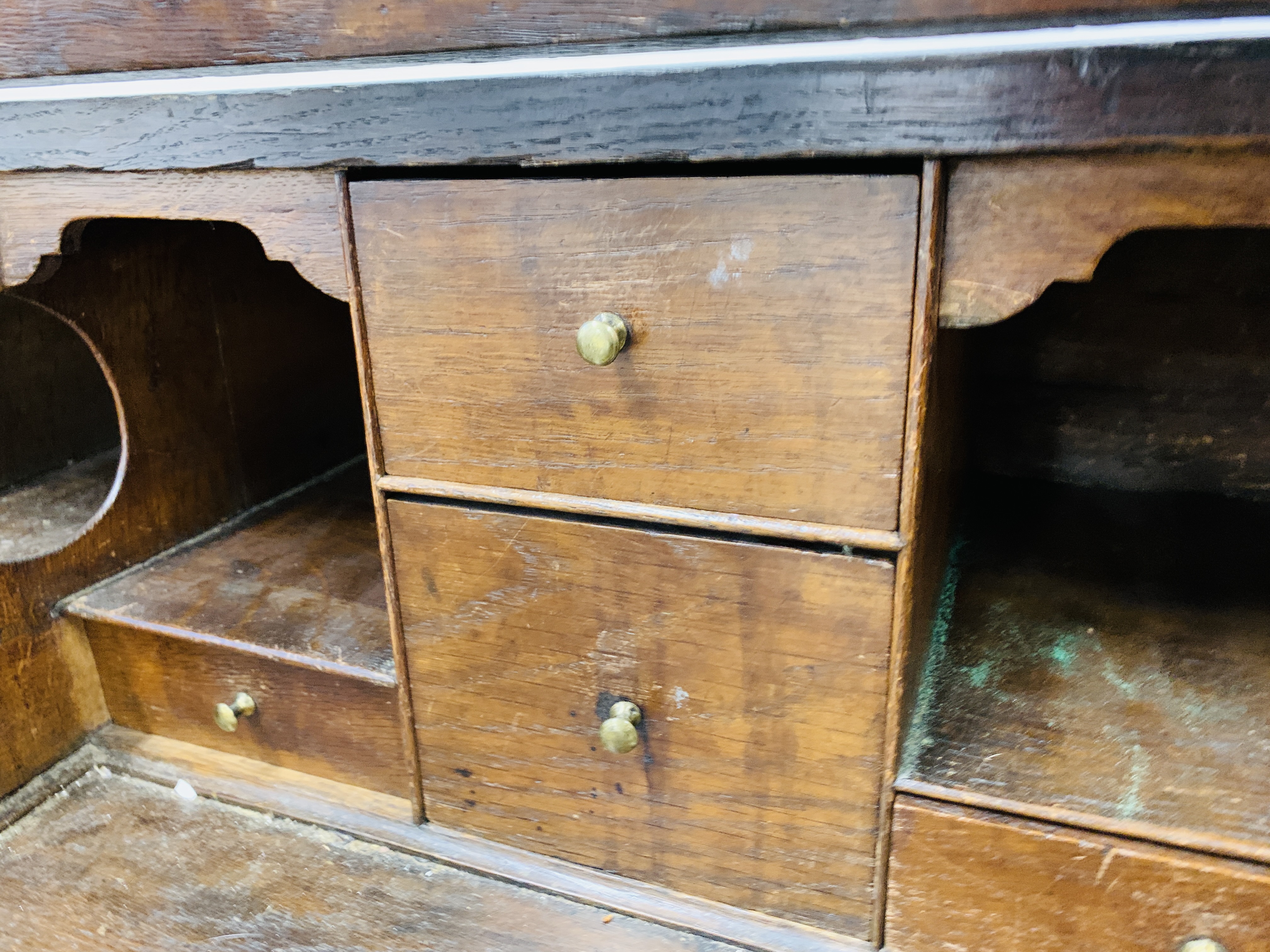 AN C18TH OAK SLOPED TOP KNEEHOLE DESK WITH FITTED INTERIOR AND EIGHT DRAWERS - D 120CM. W 68CM. - Image 8 of 15