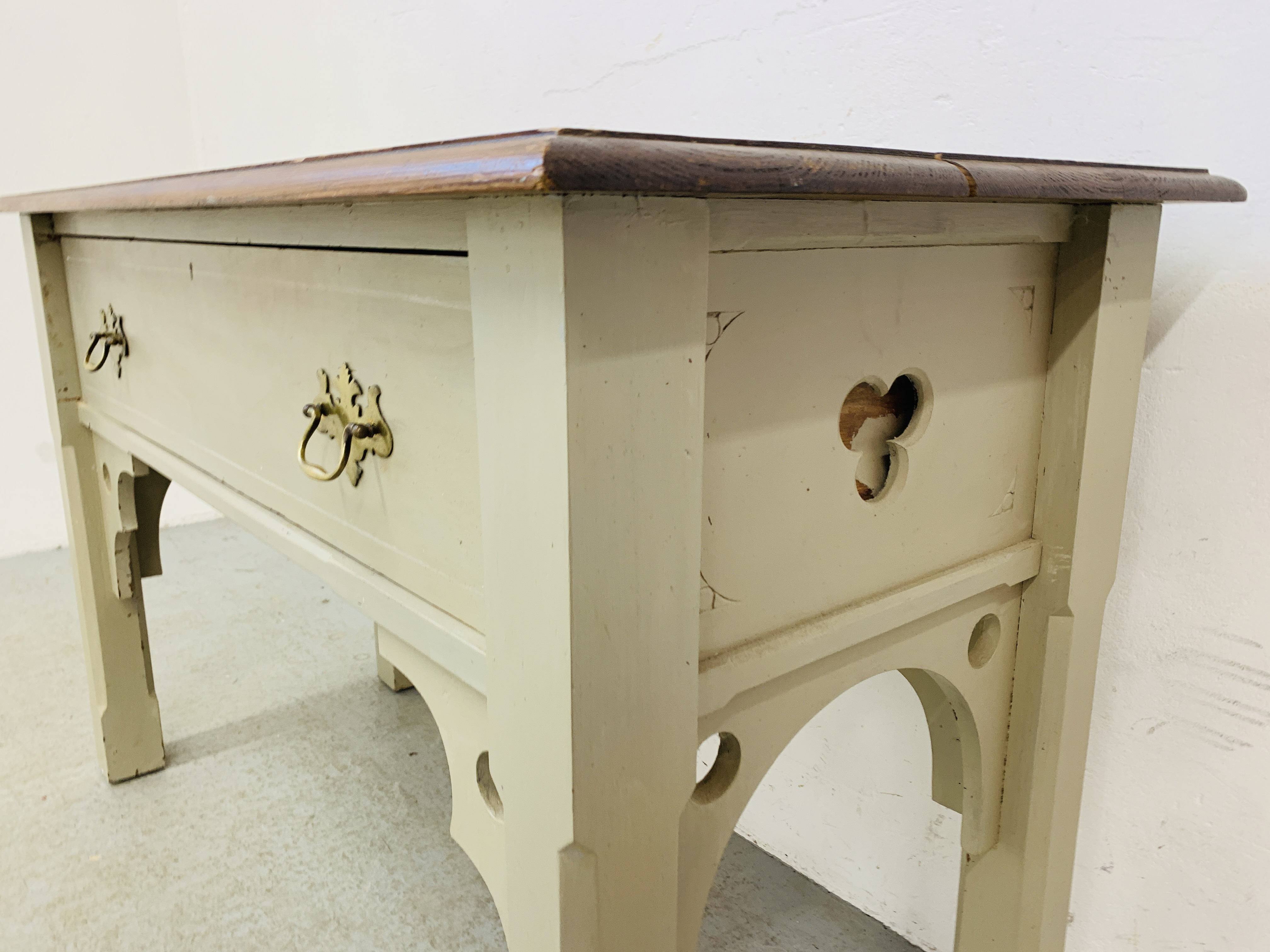 SOLID PINE SINGLE DRAWER SIDE TABLE WITH PITCH PINE TOP AND PAINTED BASE L 122CM, D 56CM, - Image 4 of 8
