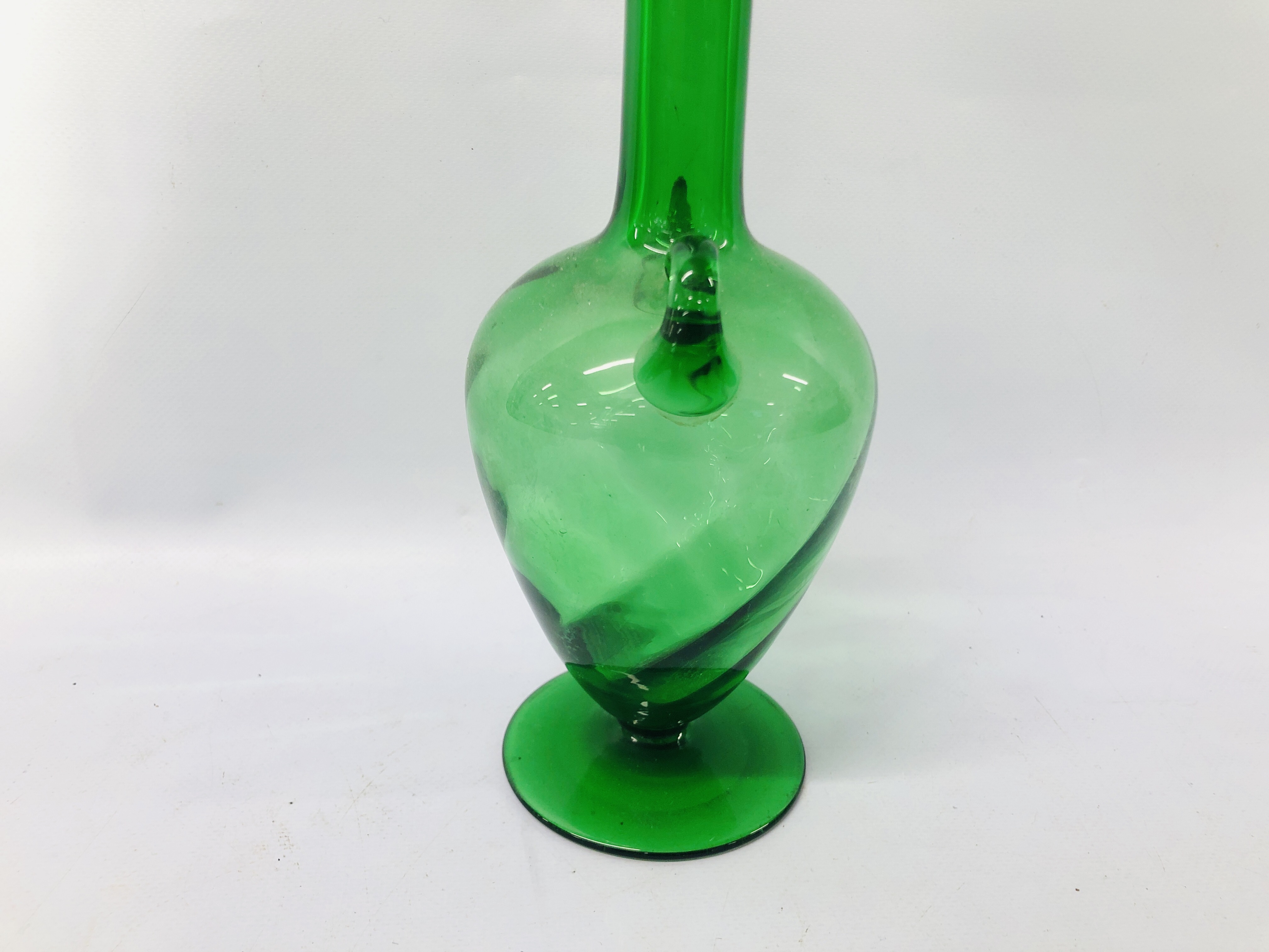 A GREEN GLASS DECANTER WITH TWO HANDLES, SILVER MOUNT, - Image 5 of 7