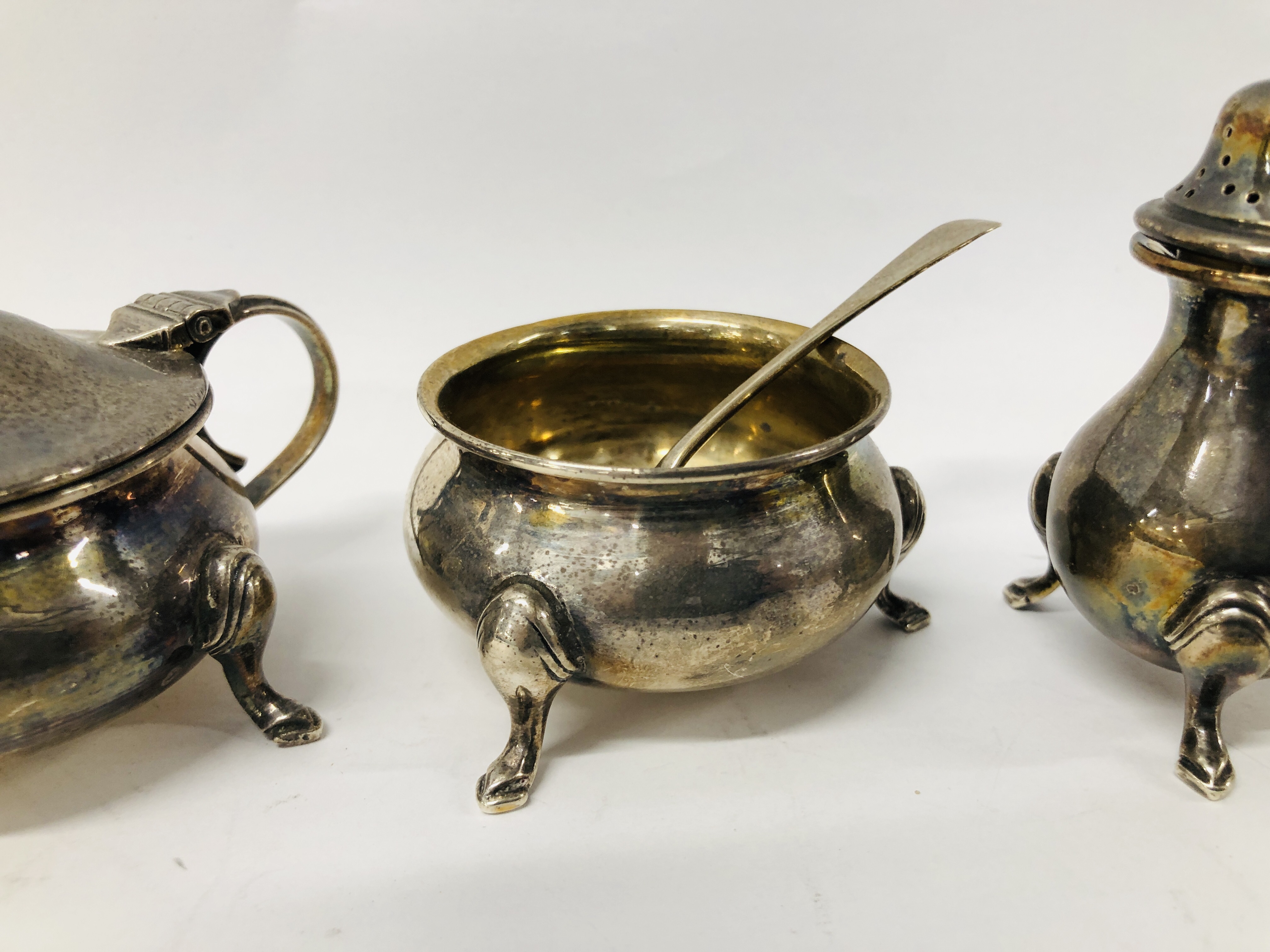 A SILVER TRIPOD PEPPER, MATCHING MUSTARD POT & SALT COMPLETE WITH SPOONS, - Image 3 of 6