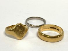 TWO 18CT WEDDING BANDS + AND 18CT ENGRAVED SIGNET RING (17.