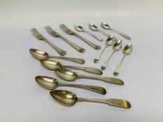 A PAIR OF BEAD AND SHELL SILVER TABLE FORKS, ALONG WITH A THREAD AND SHELL SILVER TABLE FORK,