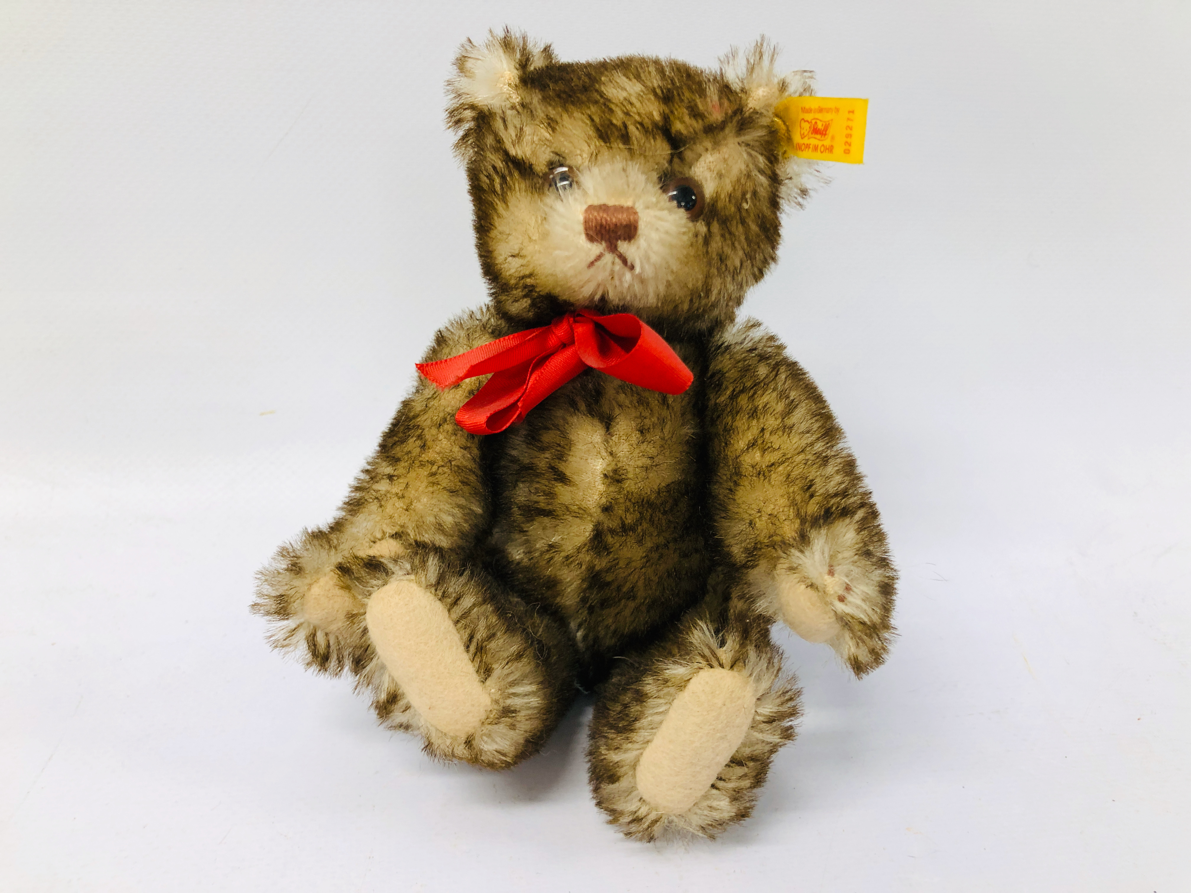 COLLECTION OF STEIFF BEARS TO INCLUDE 022401, 022722, 229954, 354281, 029271, - Image 14 of 15