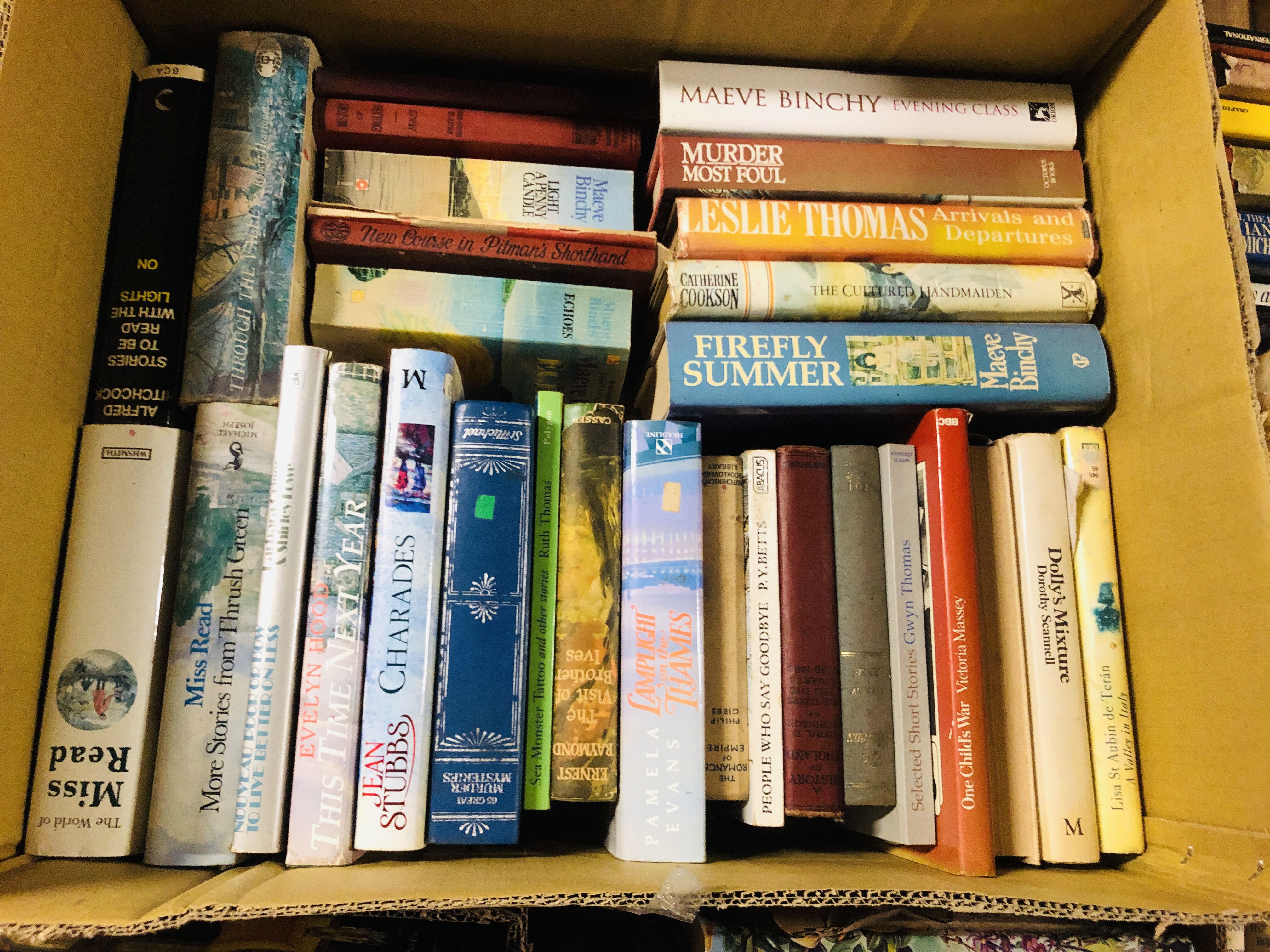 17 X BOXES OF ASSORTED BOOKS TO INCLUDE REFERENCE, MODERN NOVELS, - Bild 8 aus 22