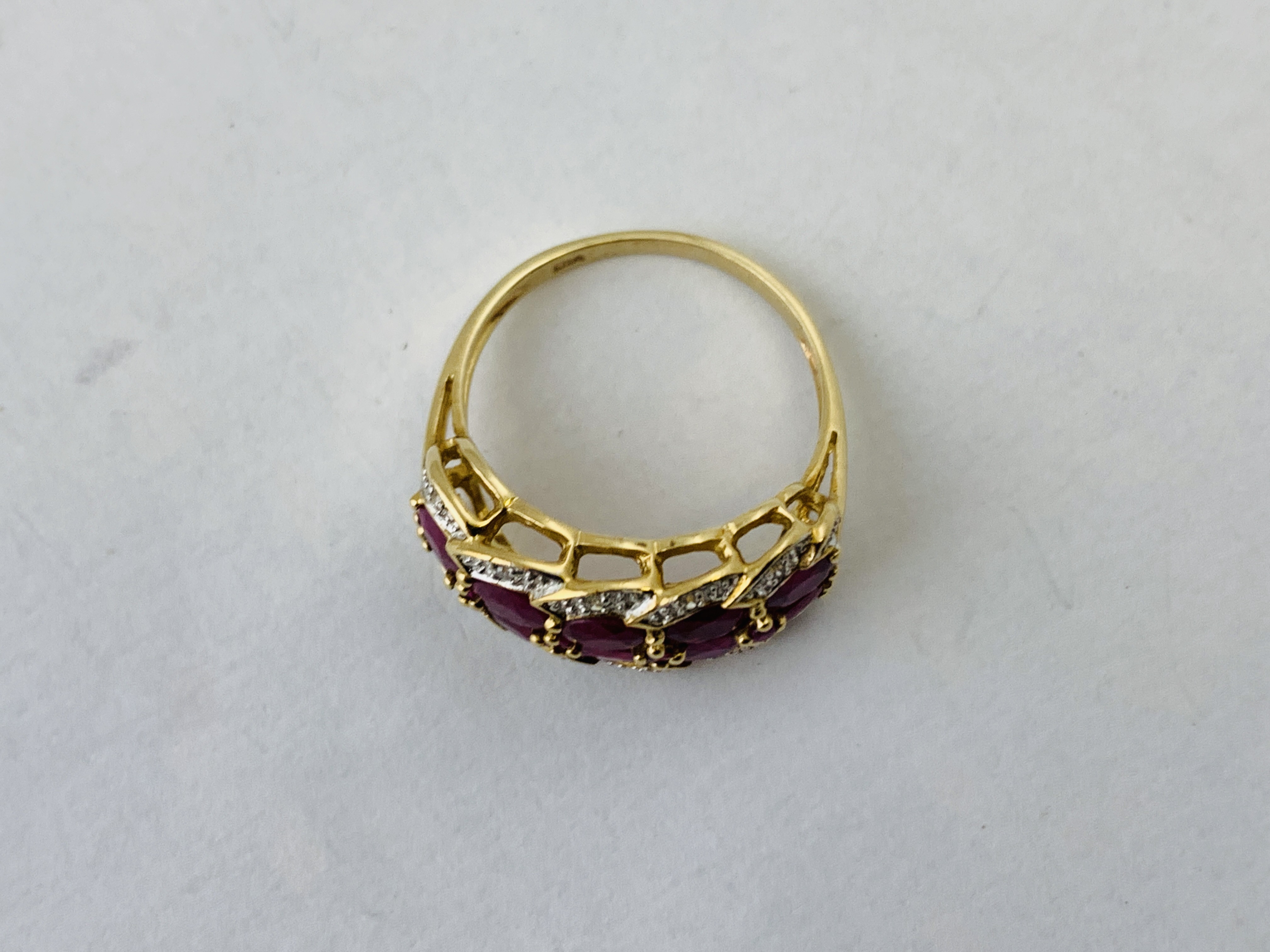 LADIES 9CT GOLD RUBY AND DIAMOND RING THE 10 PRINCIPLE RUBY'S SURROUNDED BY DIAMOND CHIPS SIZE Q/R - Image 3 of 7