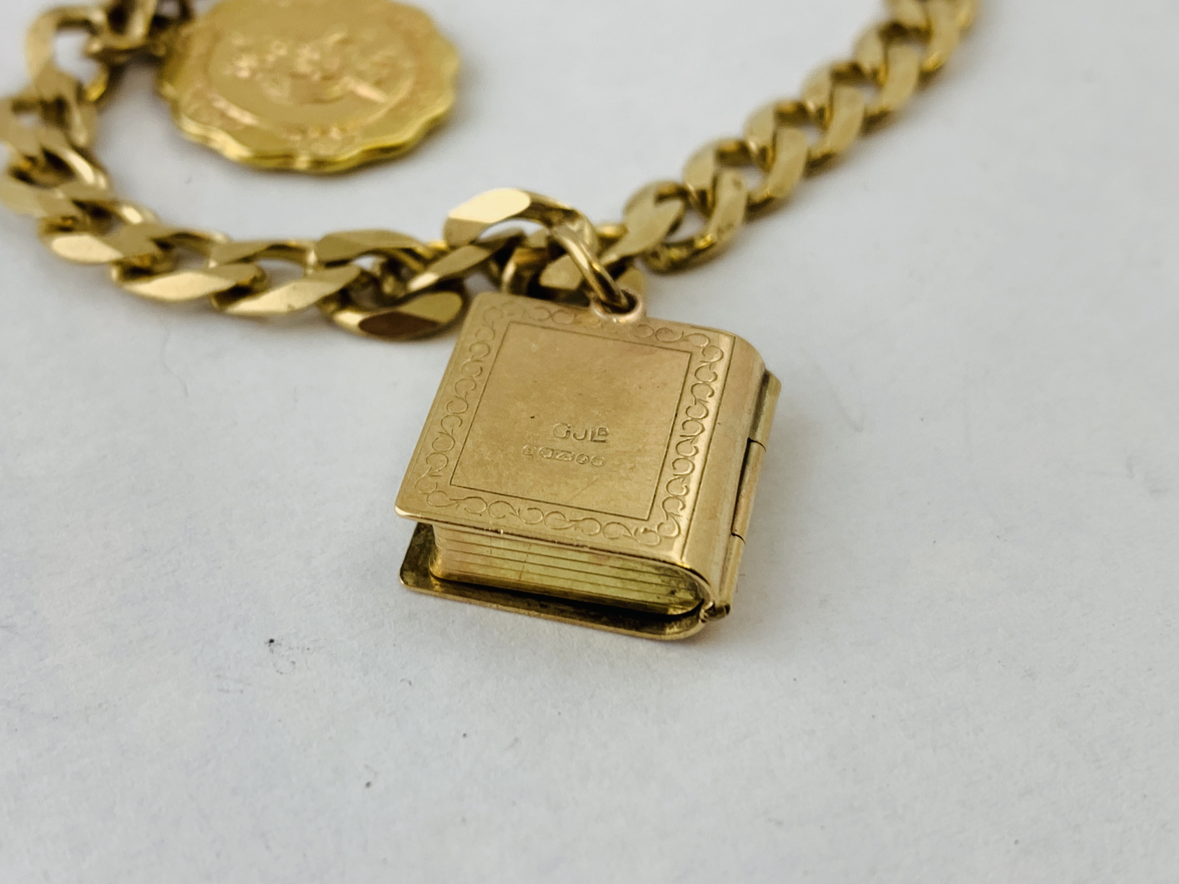 A 9CT GOLD FLAT LINK BRACELET WITH 9CT GOLD ST CHRISTOPHER AND BOOK CHARM ATTACHED - Image 2 of 9