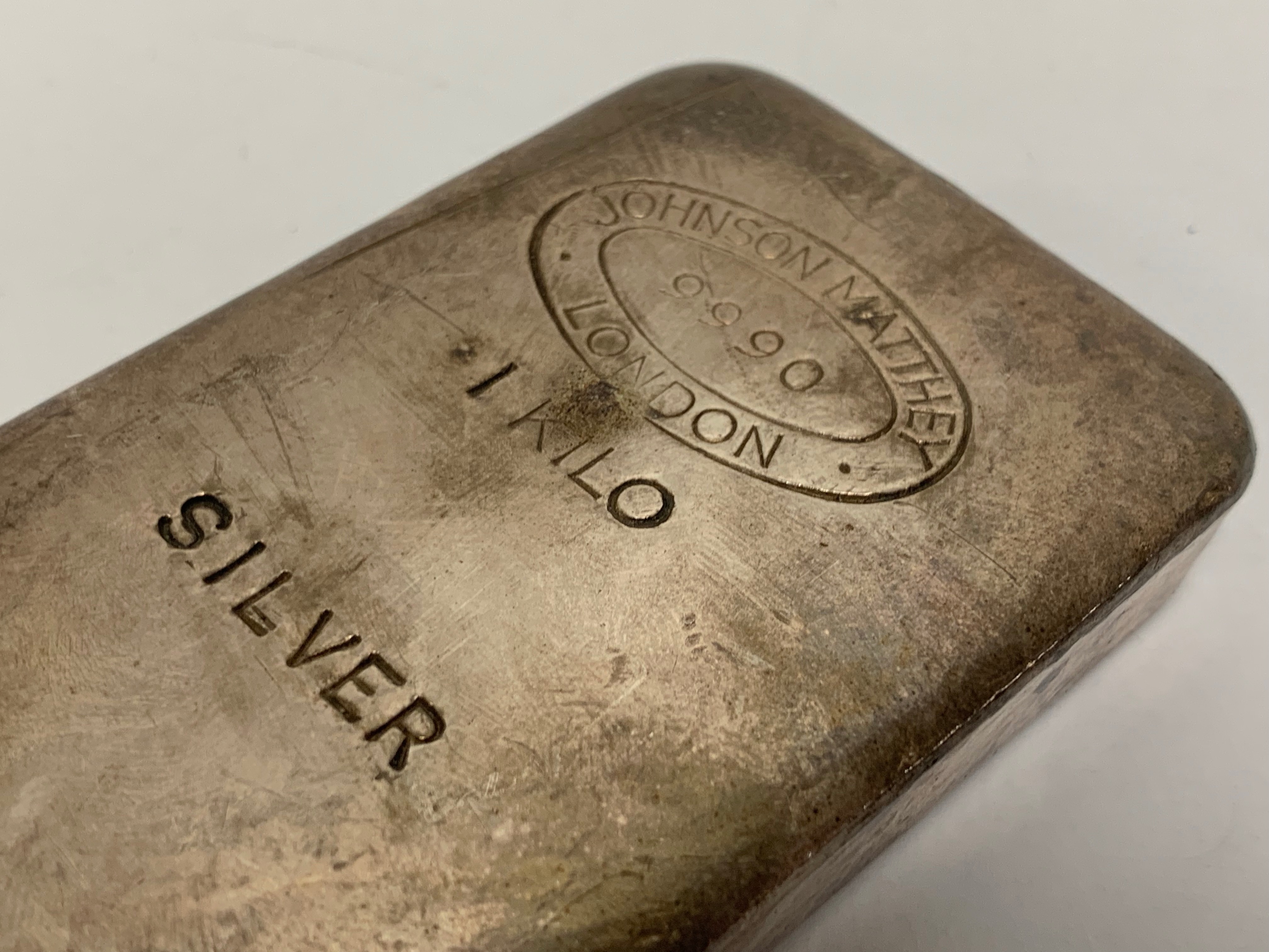 A 1 KILO SILVER INGOT (1230g) - Image 3 of 10