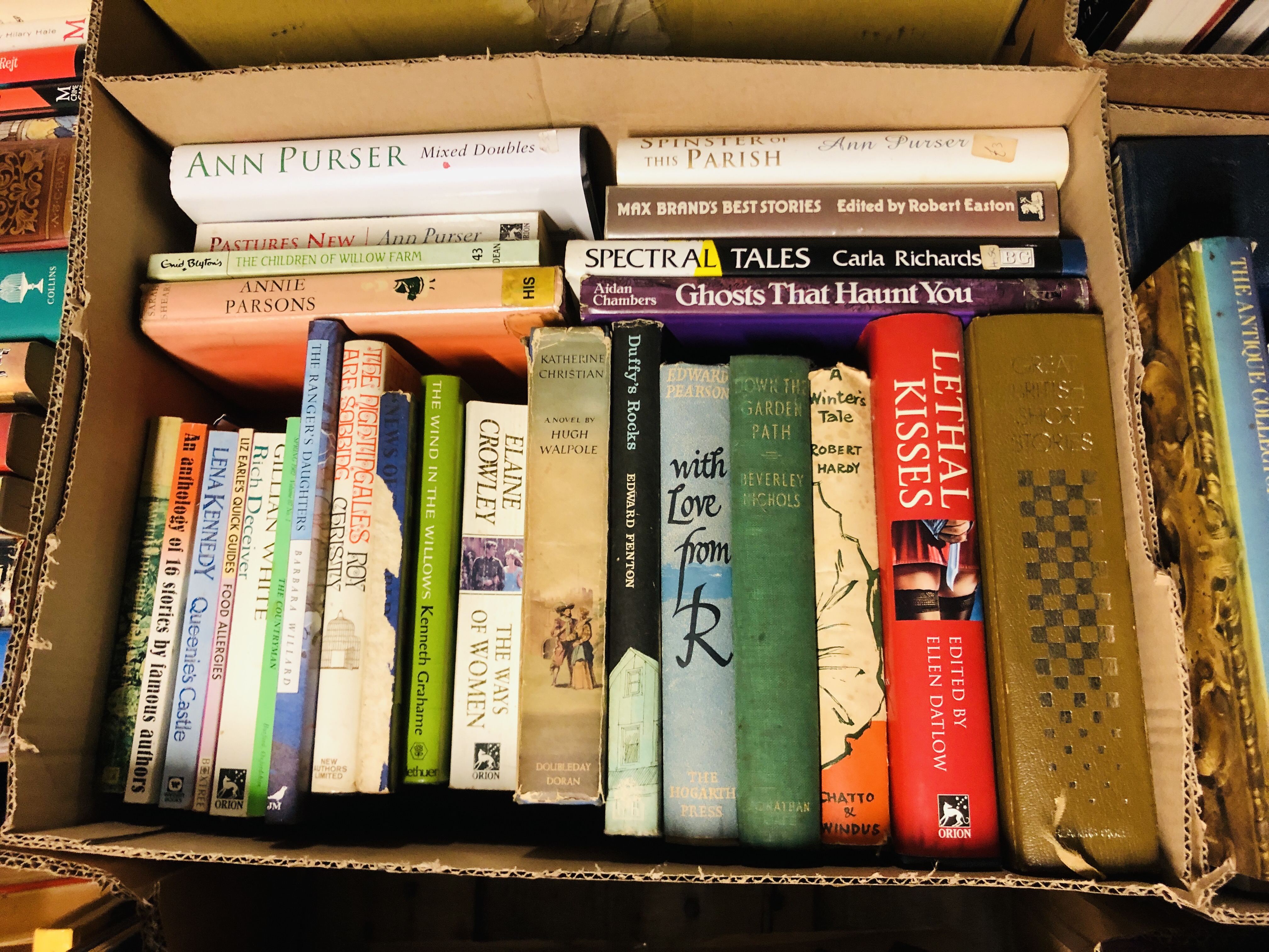 17 X BOXES OF ASSORTED BOOKS TO INCLUDE REFERENCE, MODERN NOVELS, - Bild 10 aus 22