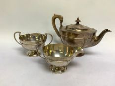 AN ART DECO 3-PIECE SILVER TEA SET, TEAPOT, SUGAR BASIN AND MILK JUG,