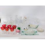COLLECTION OF ASSORTED GOOD QUALITY GLASS WARE TO INCLUDE DECANTERS, DRINKING GLASSES,