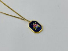 18CT GOLD FINE LINK NECKLACE WITH 18CT GOLD PENDANT MOUNT WITH ENAMELLED FLORAL PANEL