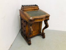 AN ANTIQUE WALNUT FINISH DAVENPORT WITH LEATHER INSERT W 55CM, D 55CM,