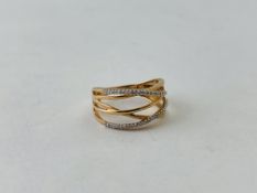 A CONTEMPORARY 9CT ROSE GOLD DIAMOND SET RING SIZE N/O
