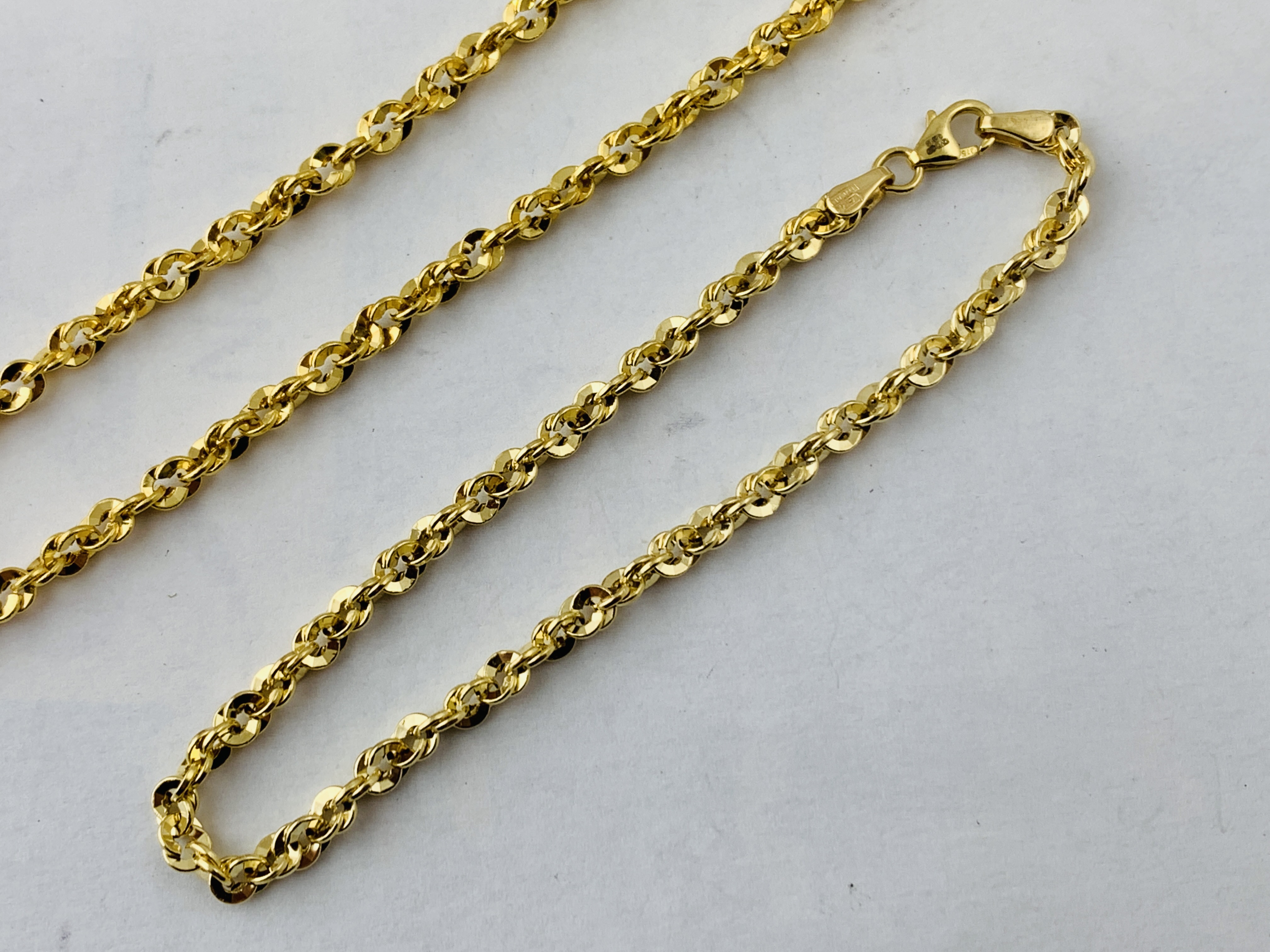 A 9CT GOLD TWISTED LINK NECKLACE L 440MM AND MATCHING BRACELET L 190MM - Image 6 of 8