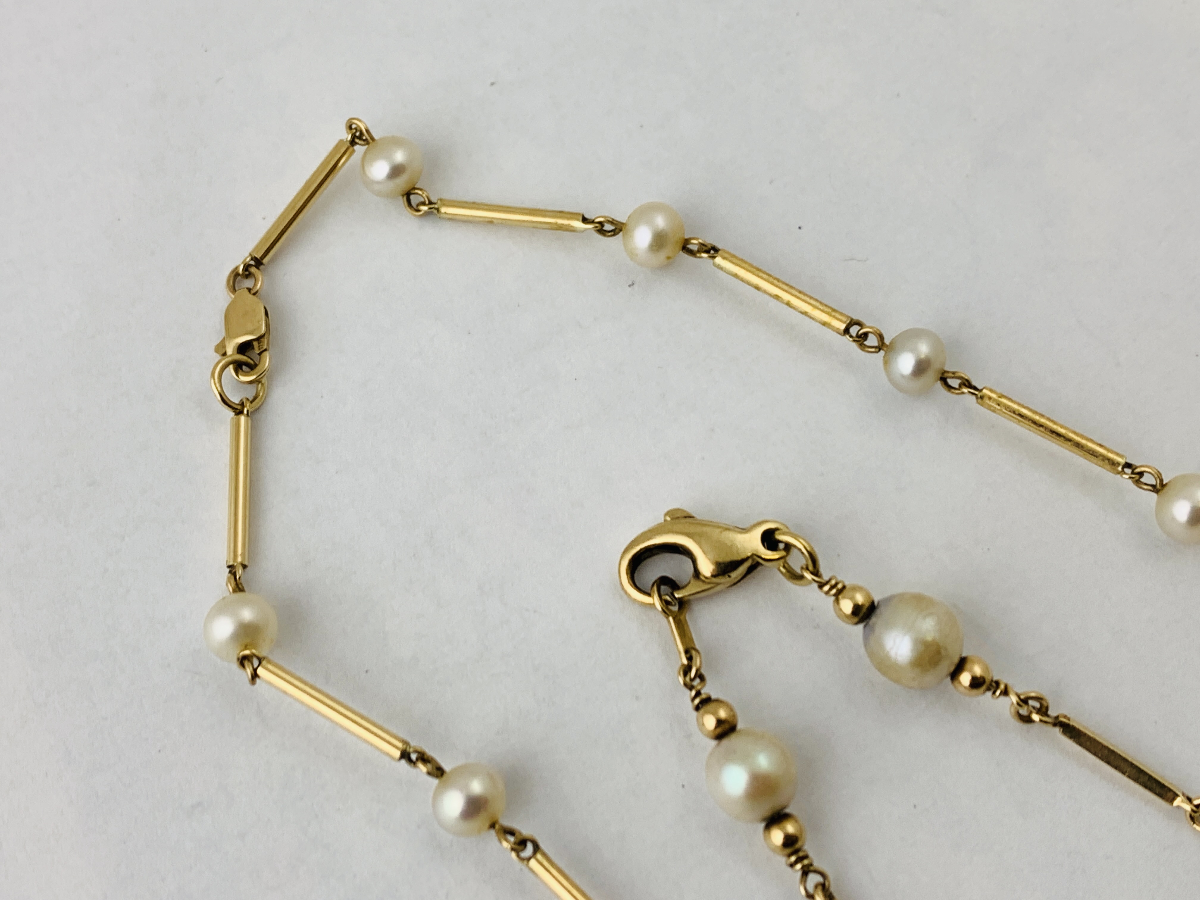 9CT GOLD NECKLACE THE BATTON LINKS DIVIDING PEARLS, - Image 5 of 6