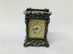 DECORATIVE VINTAGE WHITE METAL MINIATURE CARRIAGE CLOCK - H 9CM.