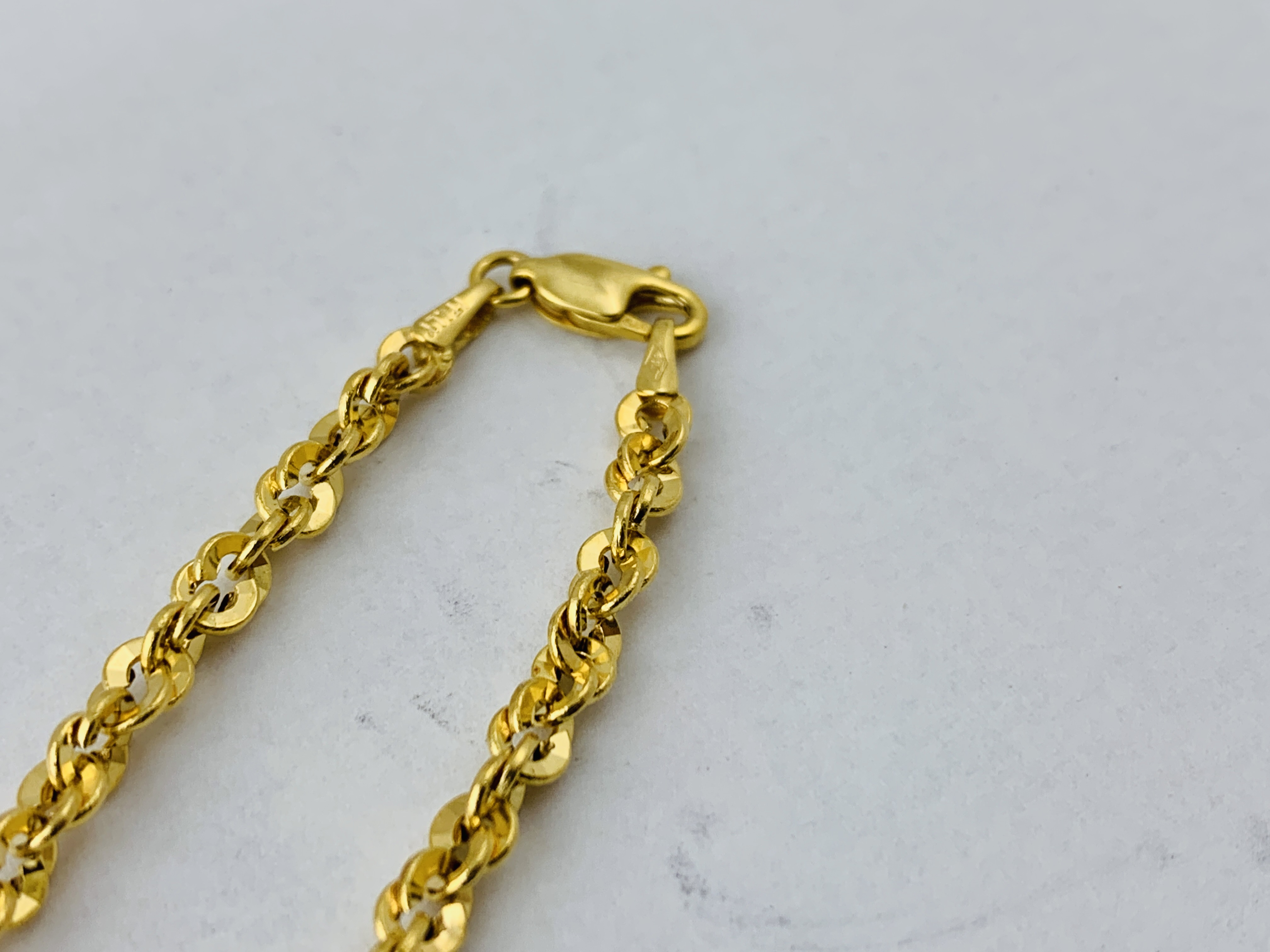 A 9CT GOLD TWISTED LINK NECKLACE L 440MM AND MATCHING BRACELET L 190MM - Image 5 of 8