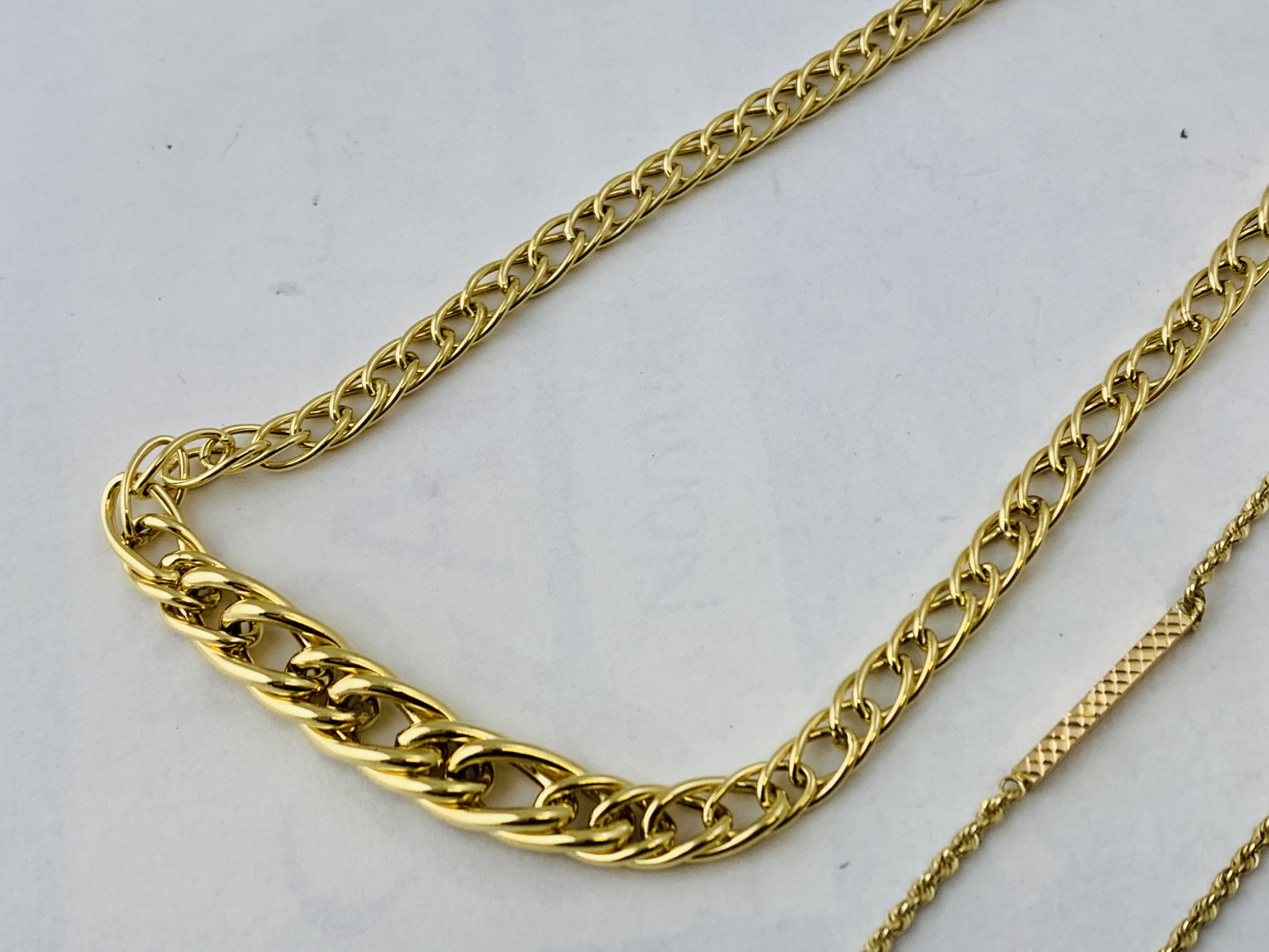 A 9CT GOLD ROPE LINK AND BATTON NECKLACE L 460MM, - Image 5 of 7